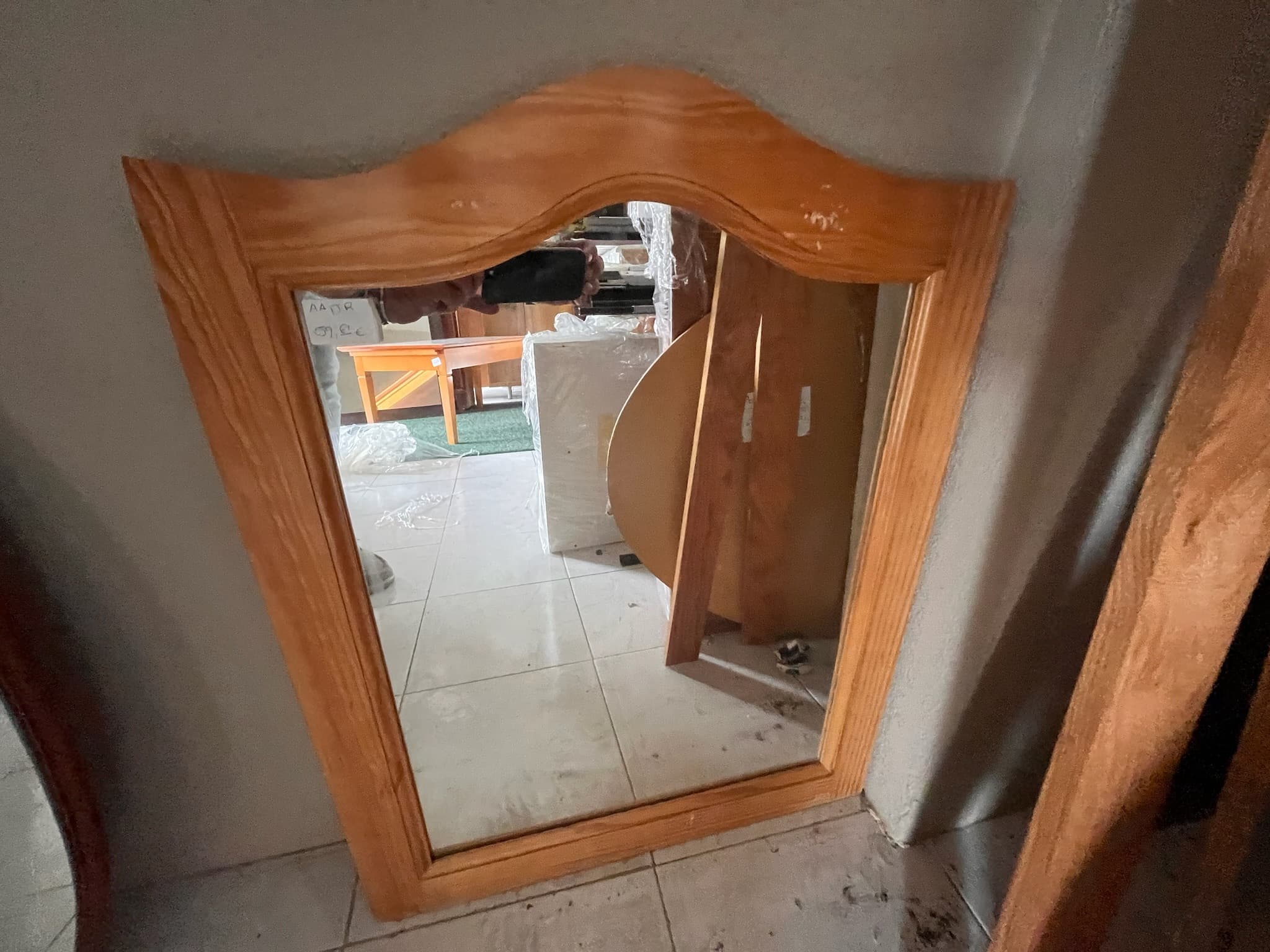 Espelho com moldura de madeira — imagem 2