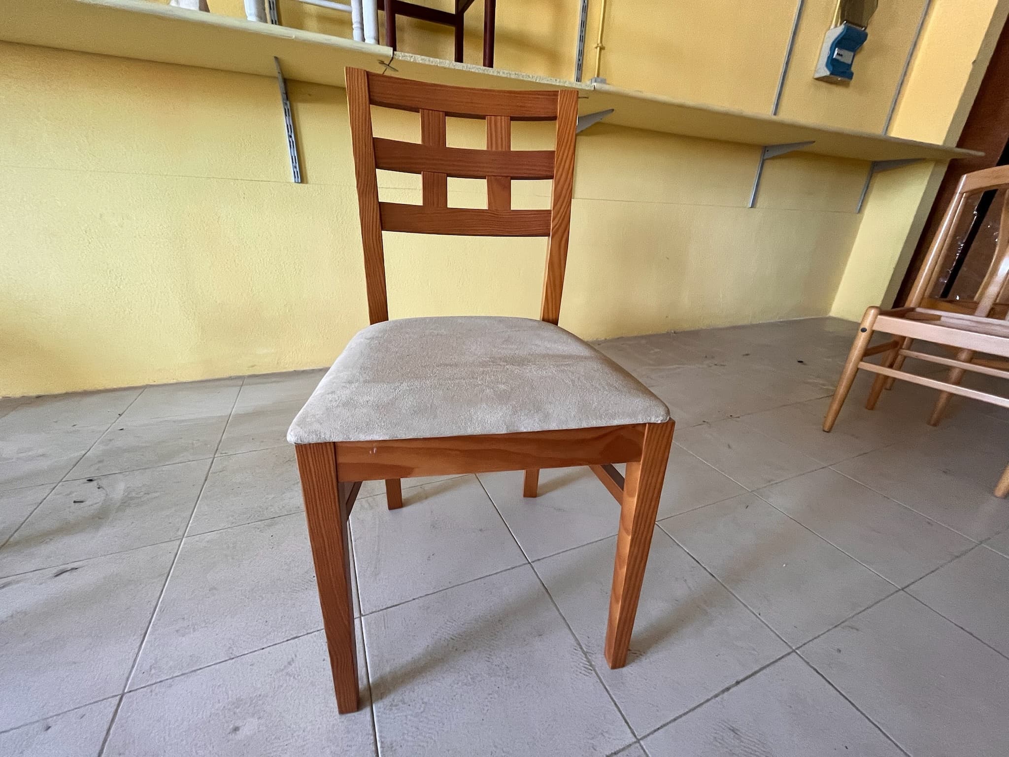 Cadeira de madeira — imagem 1