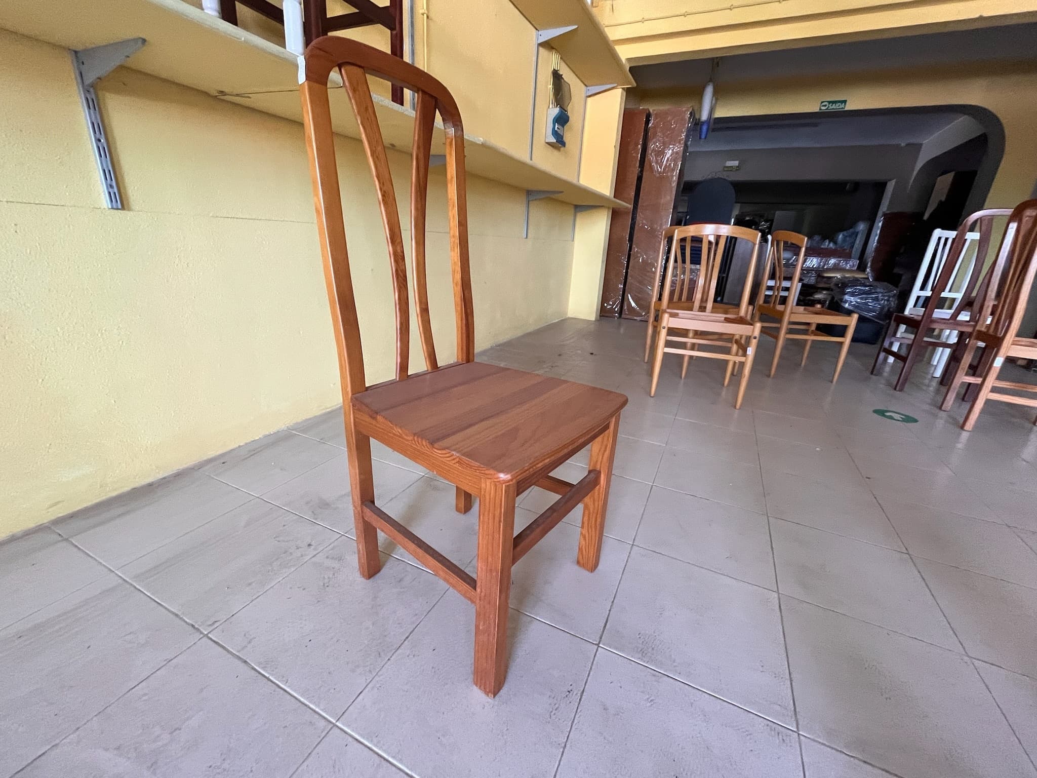 Cadeira de madeira — imagem 2