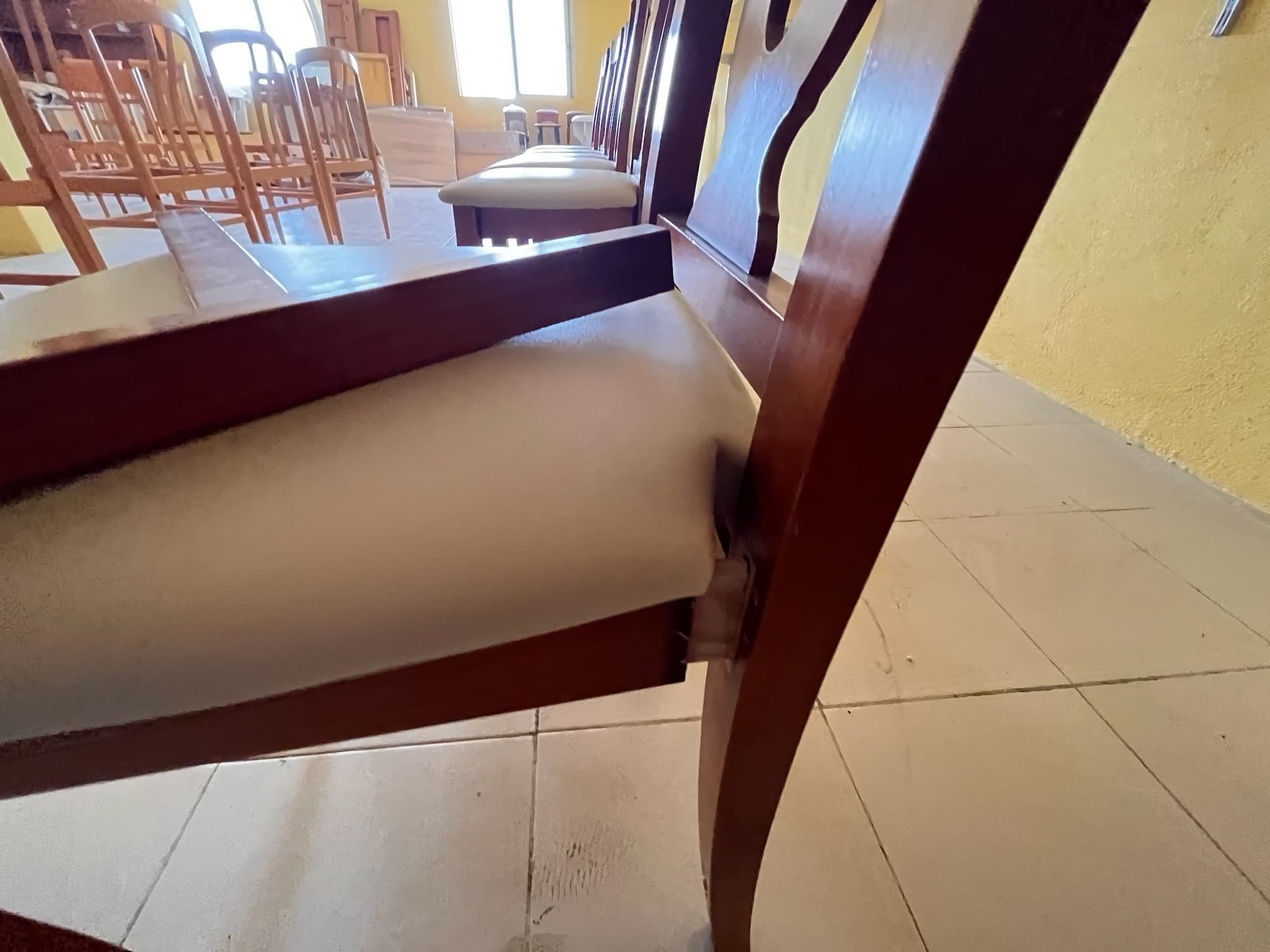 Cadeiras de madeira — imagem 4