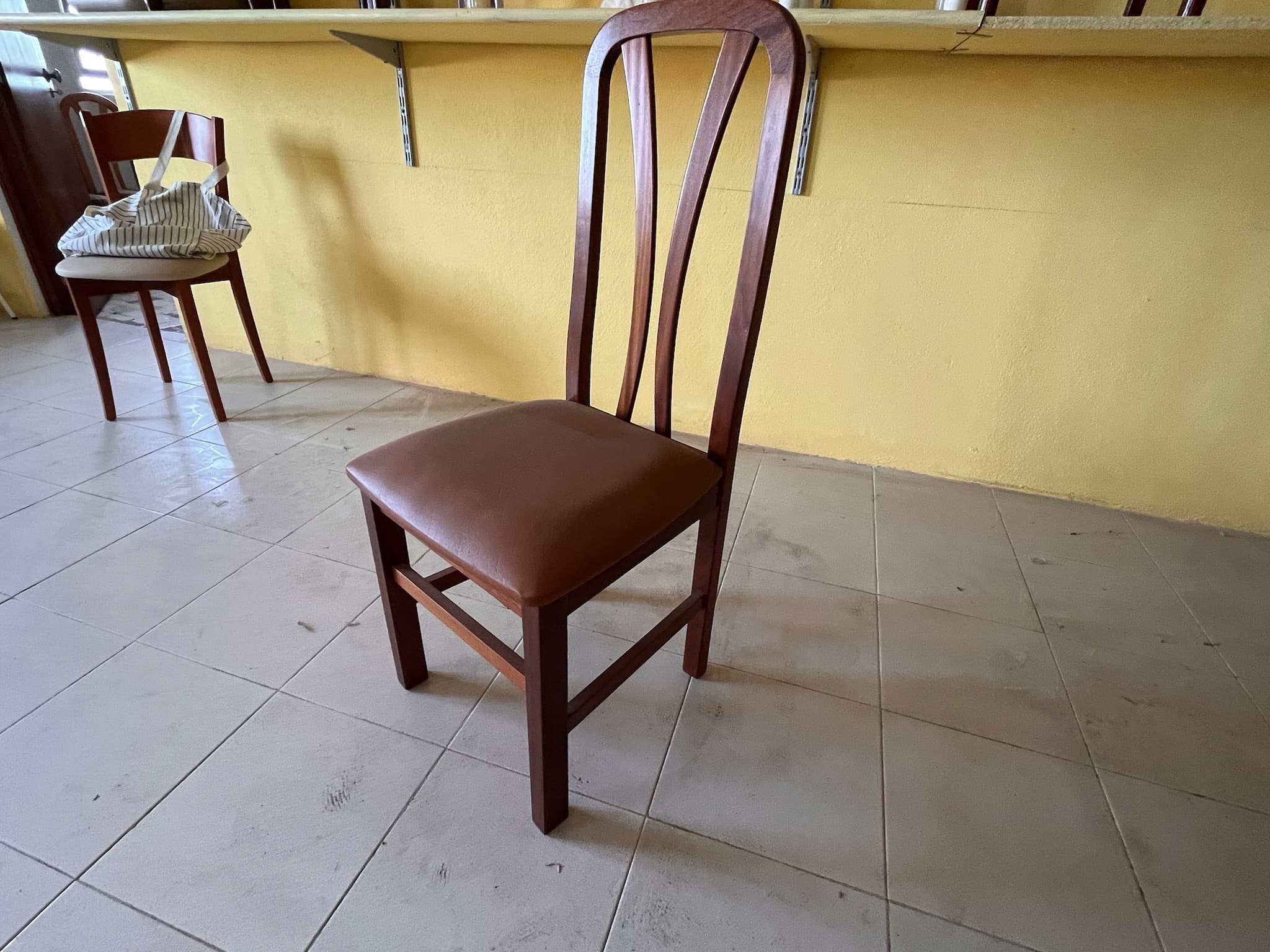 Cadeira de madeira — imagem 2