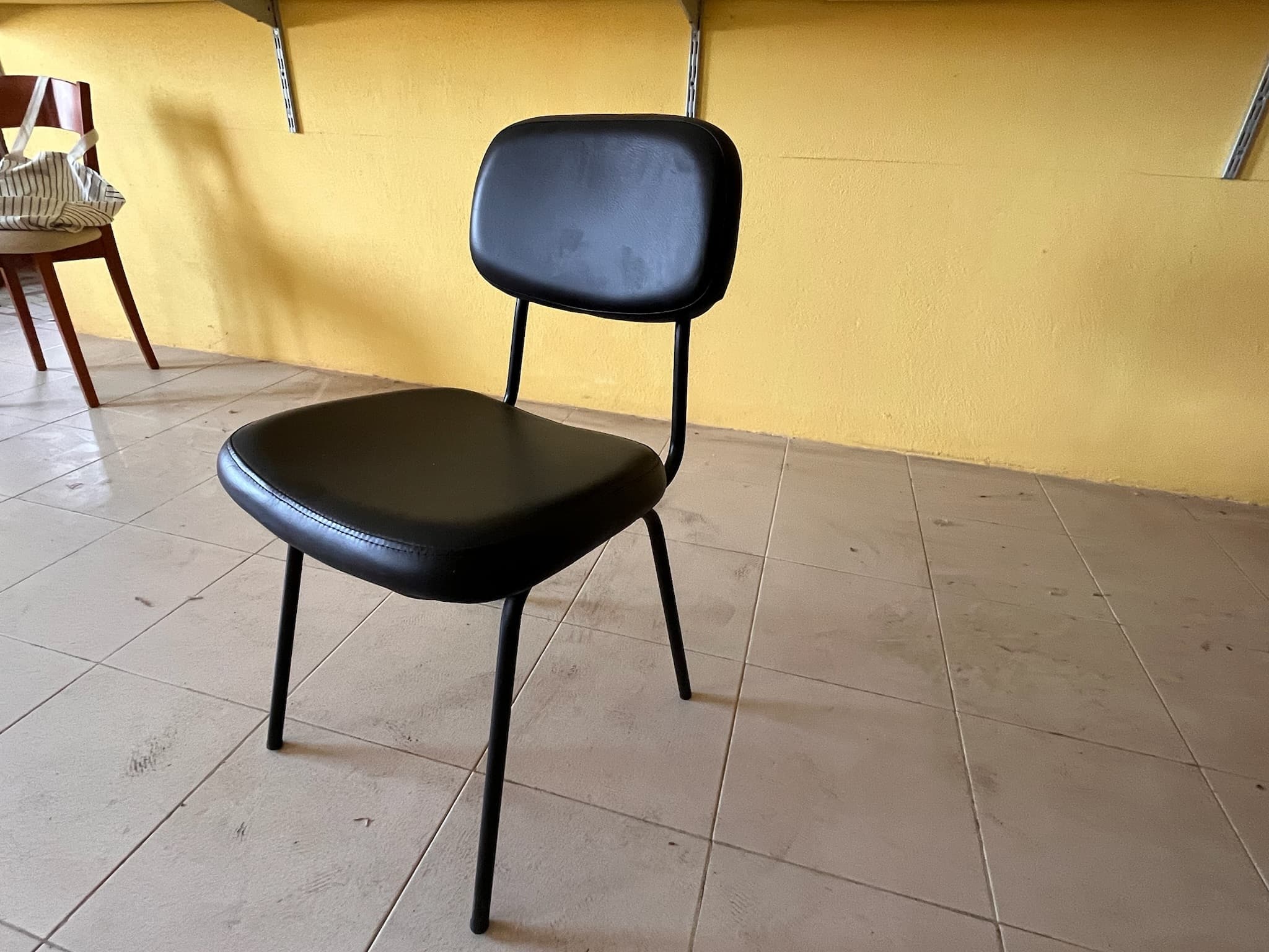 Cadeira metálica preta