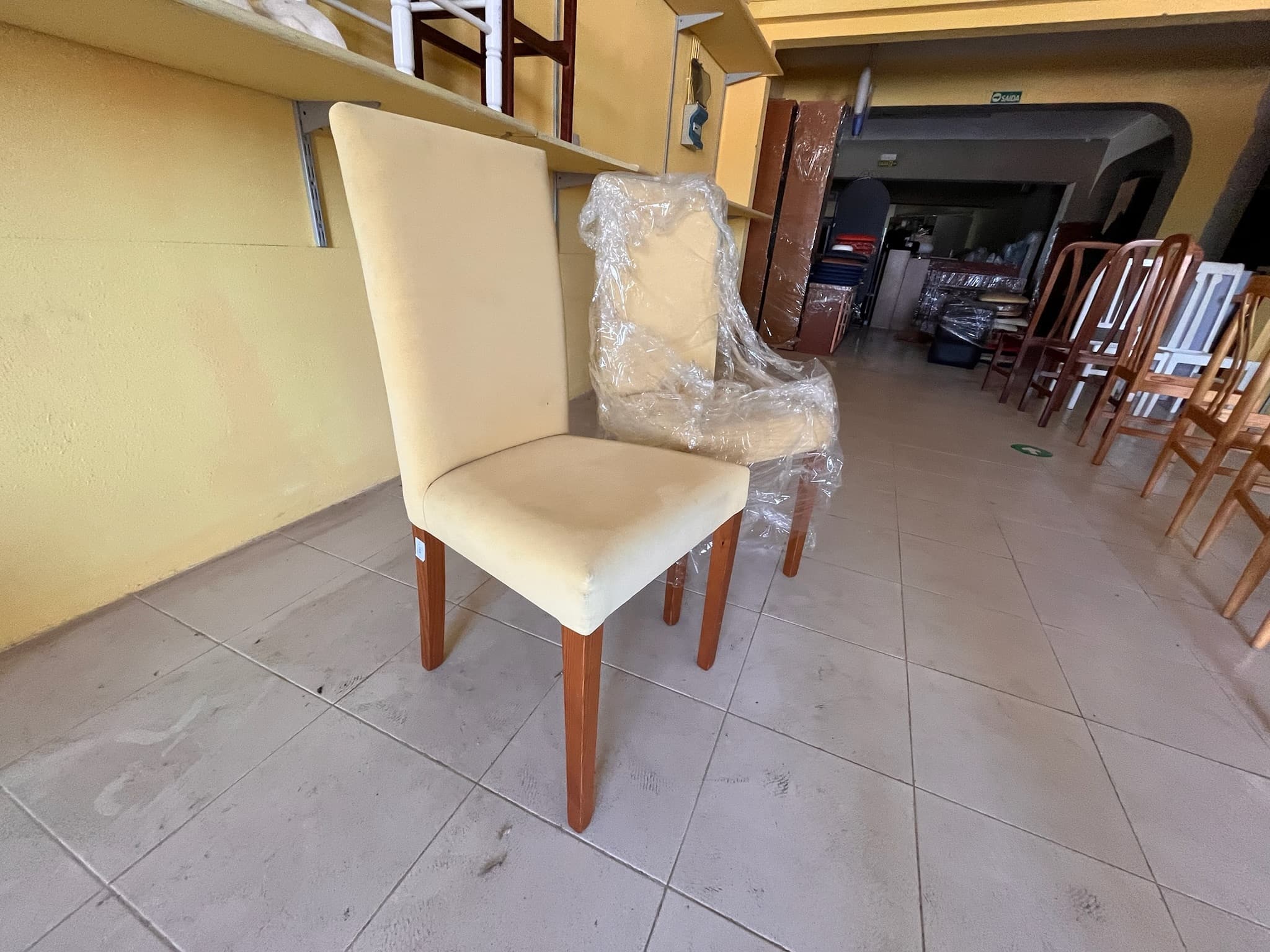 Cadeiras de madeira forradas — imagen 2