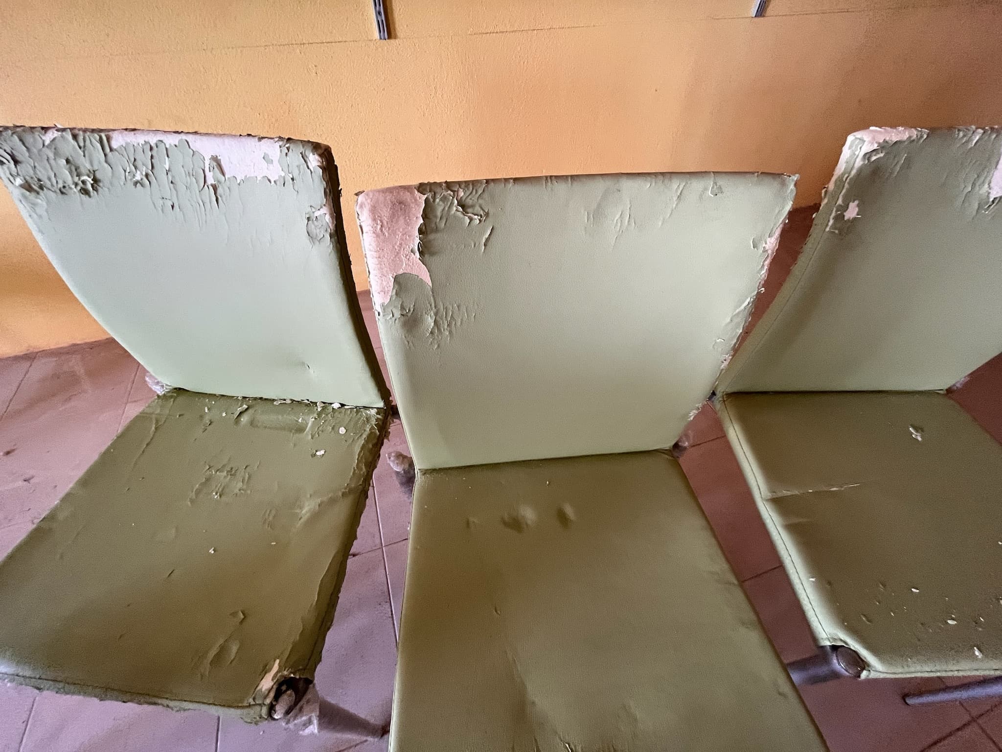 Cadeiras metálicas — imagem 4