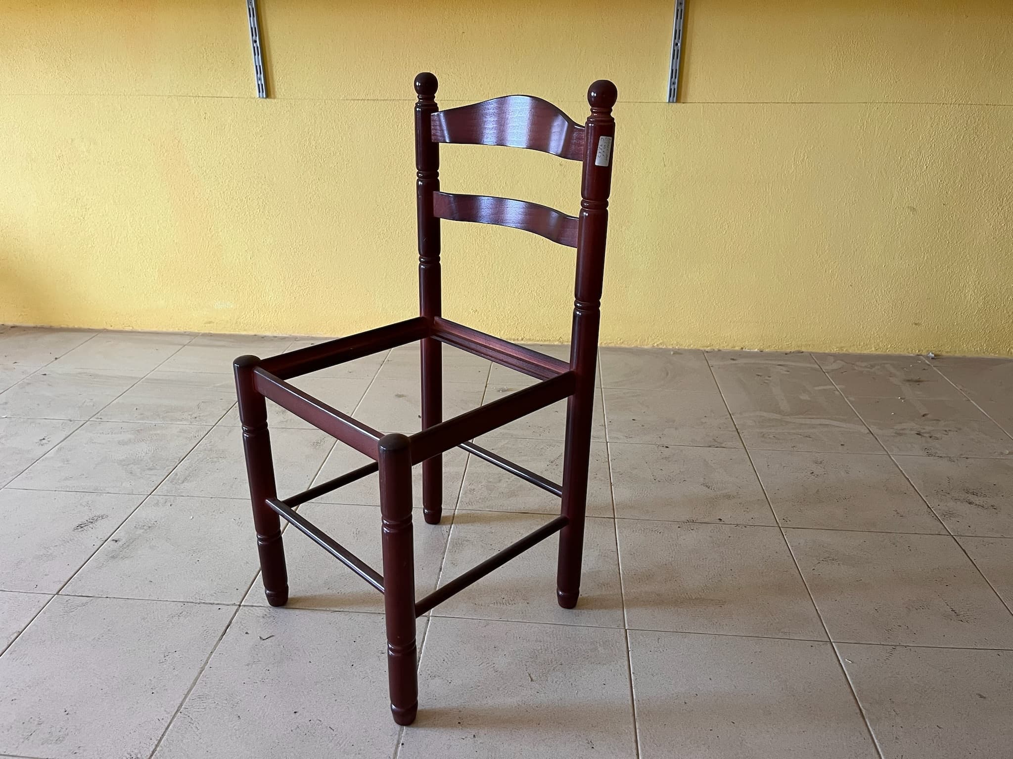 Cadeira de madeira sem assento — imagem 2