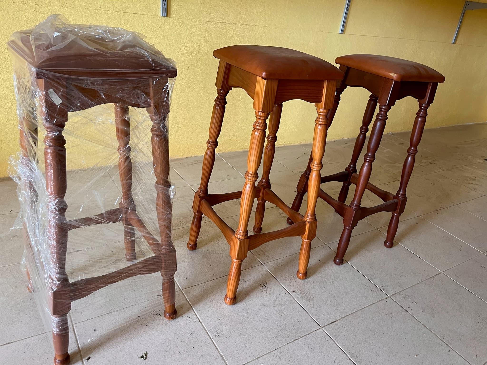 Bancos de madeira de pé alto — imagem 3