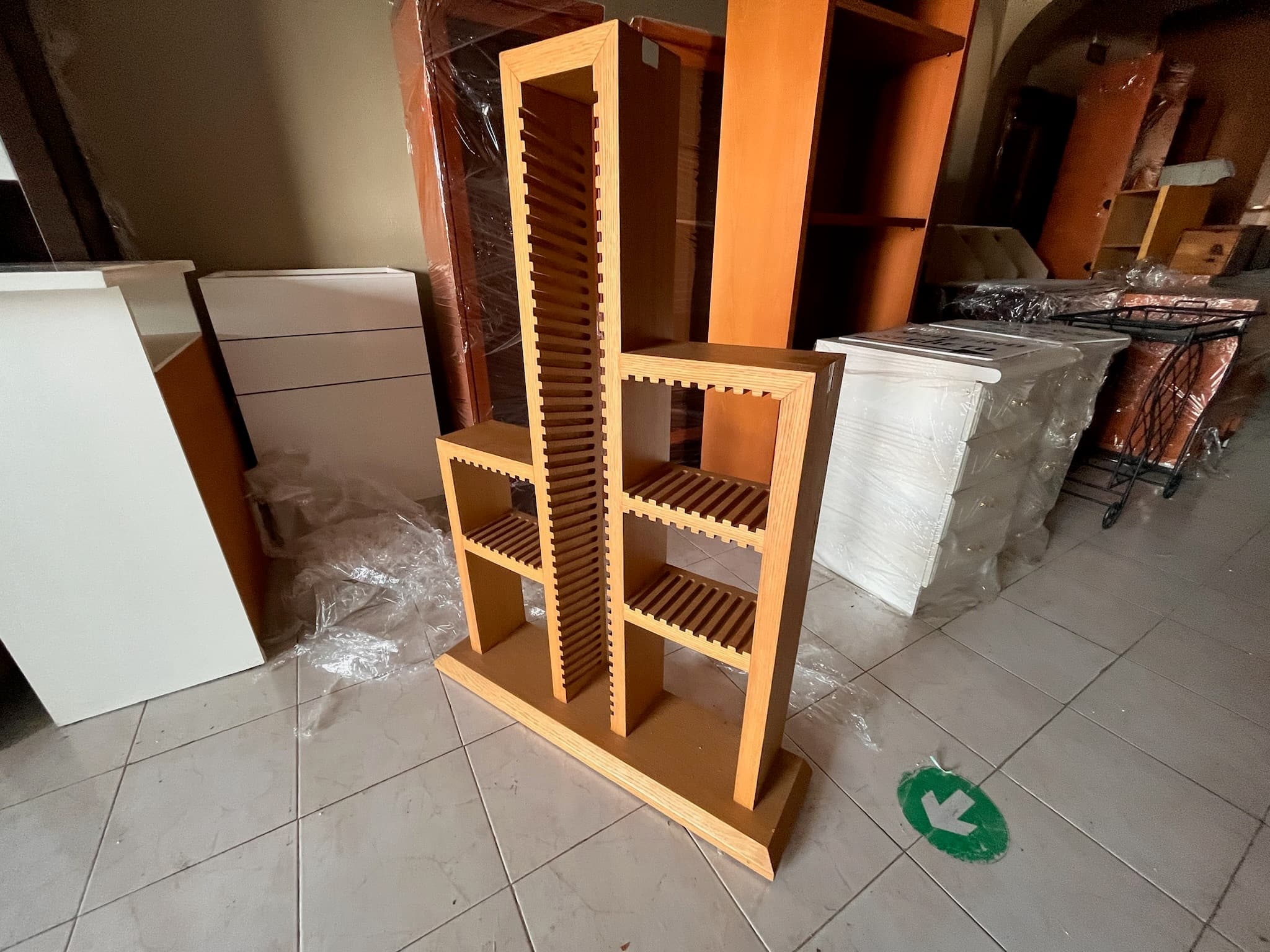Estantería de madera para CDs y DVDs — imagen 2