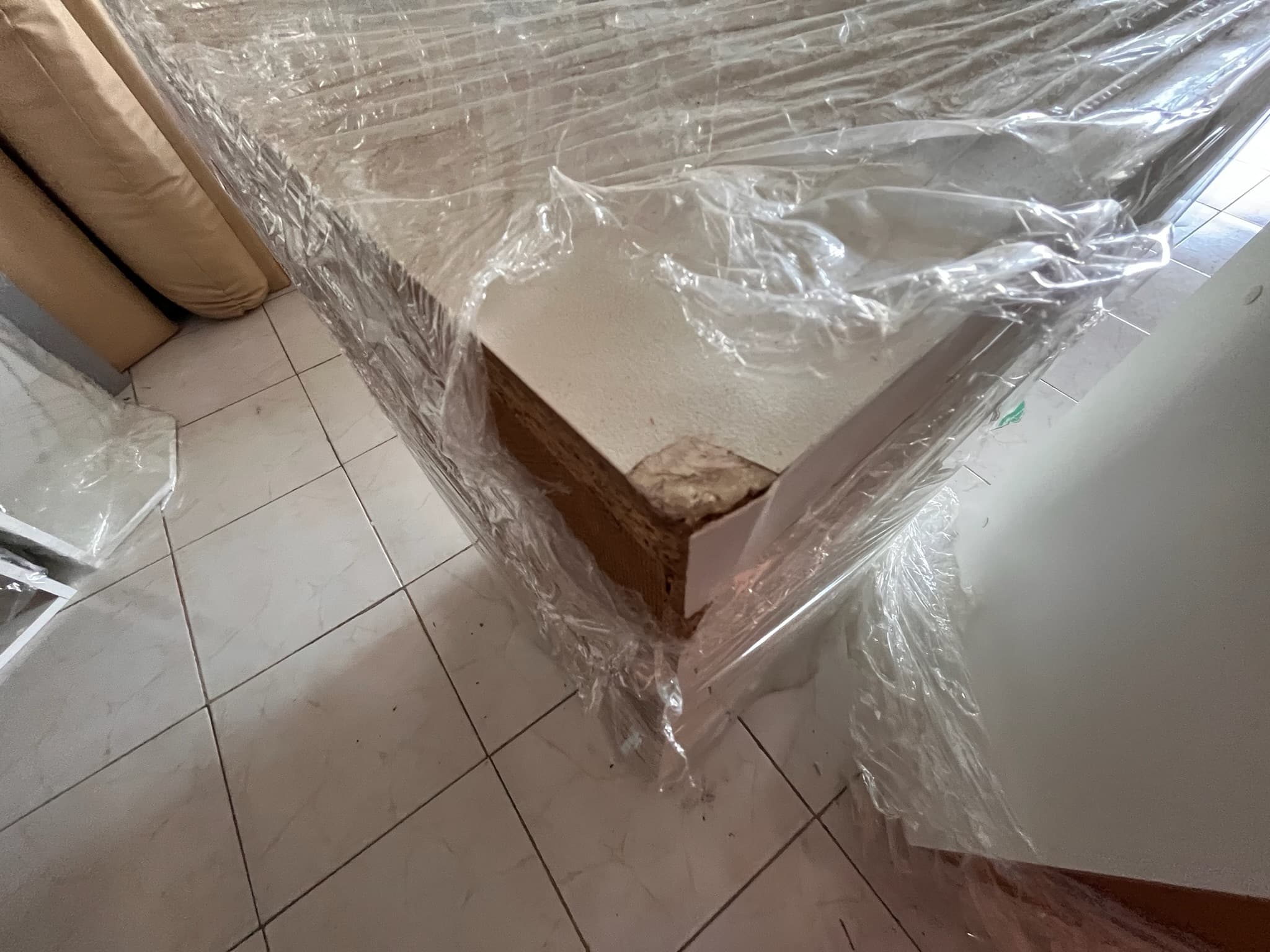 Mesinhas de cabeceira em madeira com 4 gavetas — imagem 2