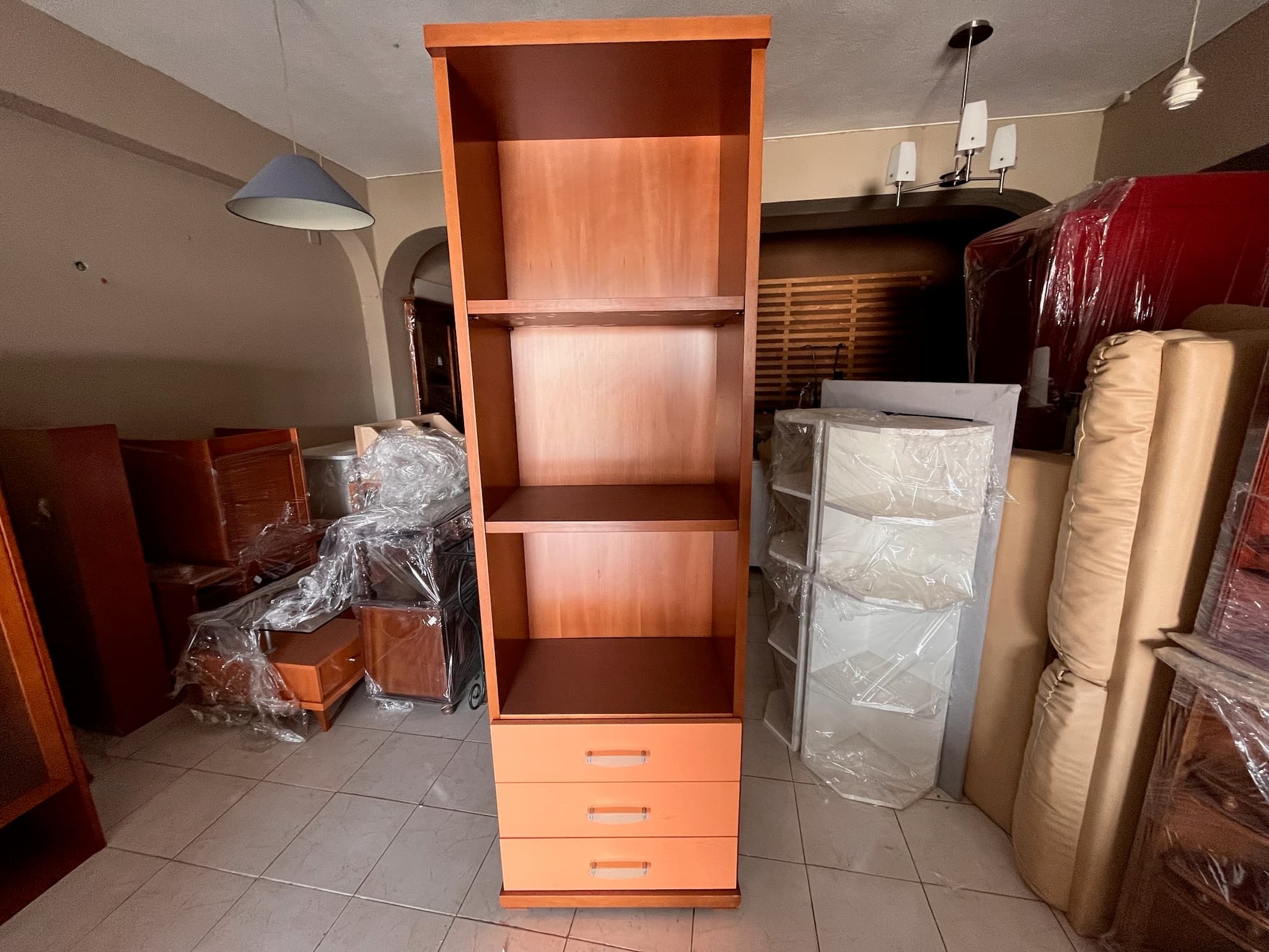 Estante em madeira — imagem 1