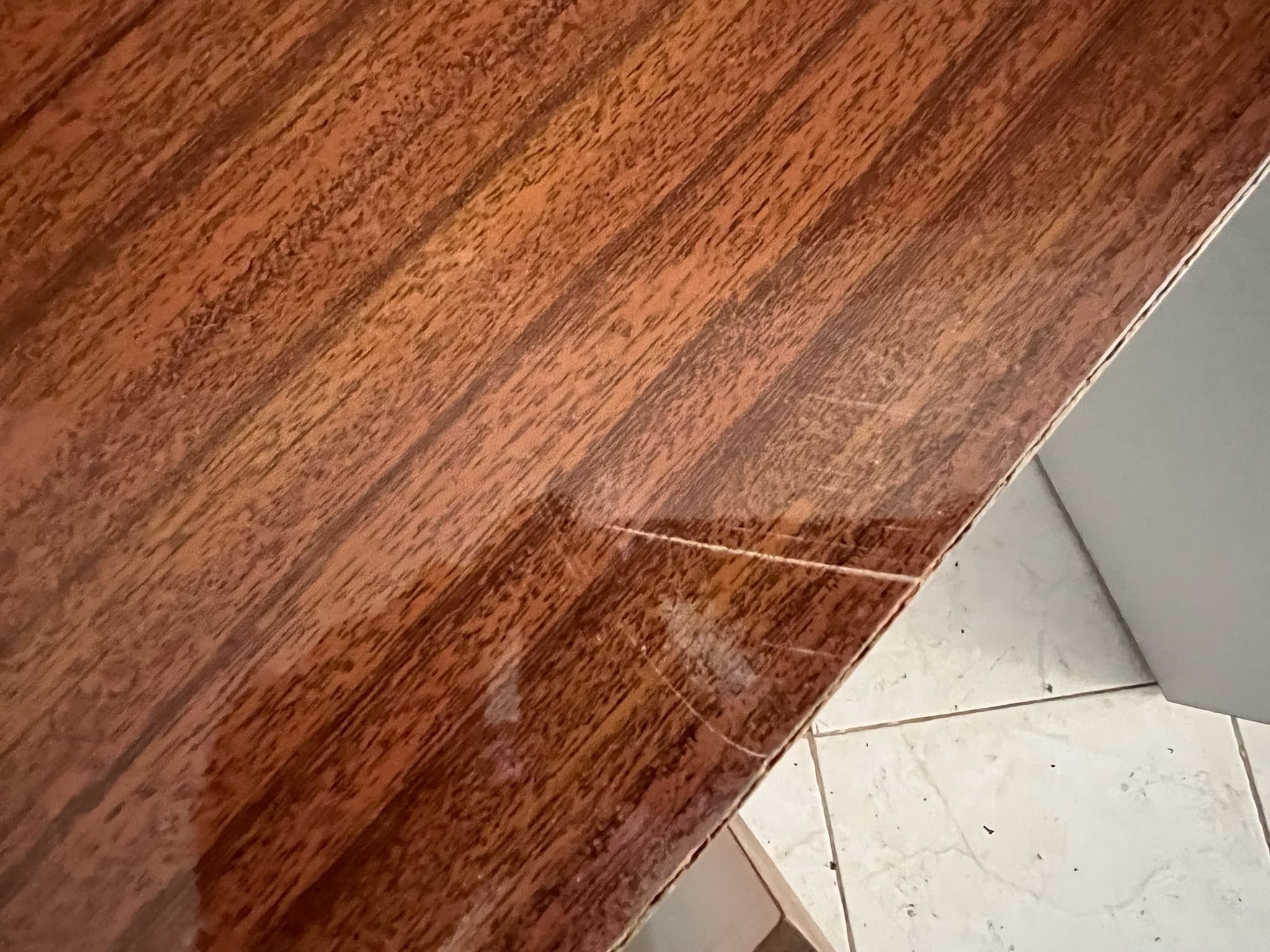 Móvel de madeira com três portas — imagem 4