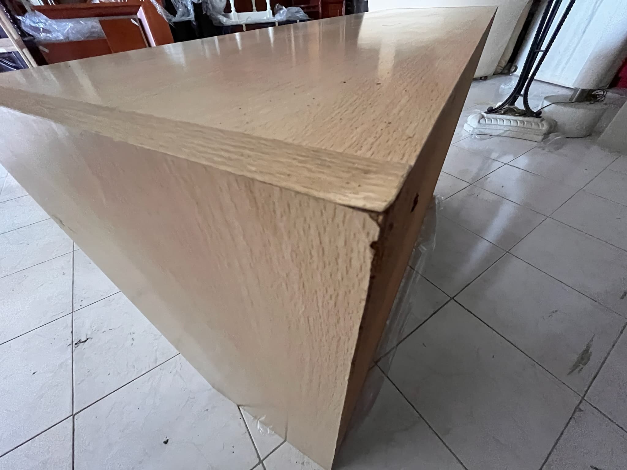 Mueble de madera con dos puertas — imagen 3