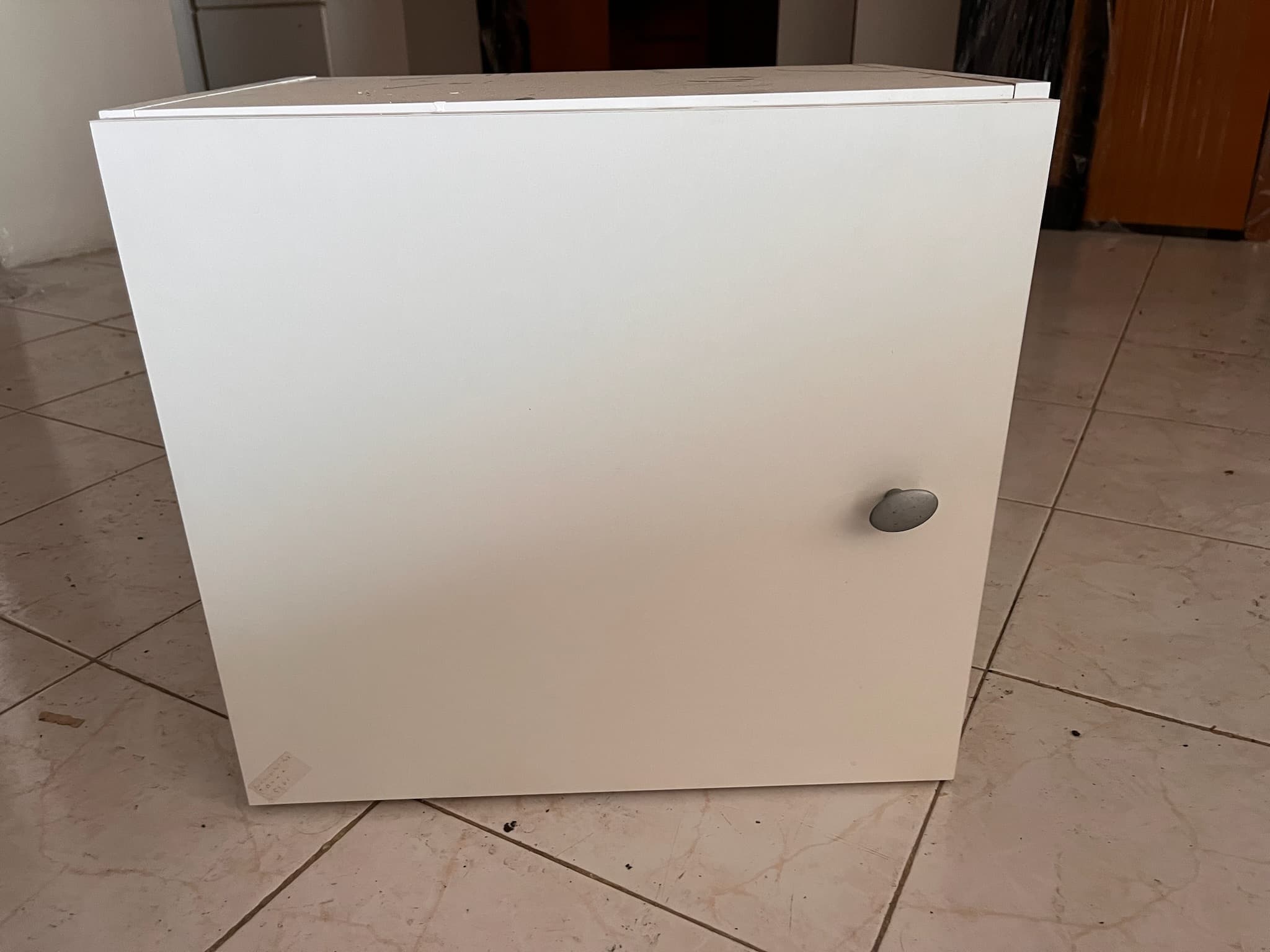 Mesinha de cabeceira branca — imagem 1