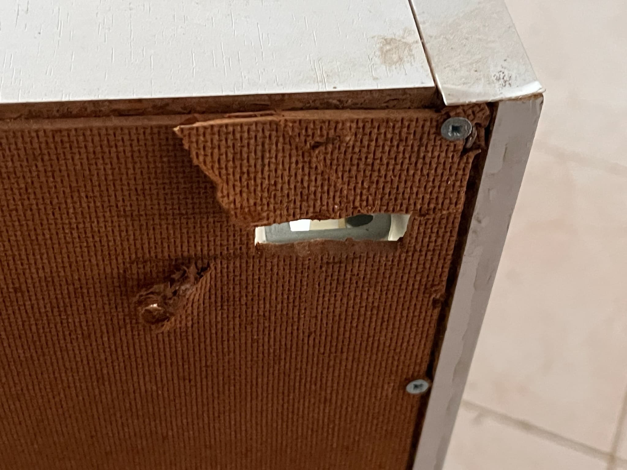 Móvel branco de madeira com duas portas — imagem 4