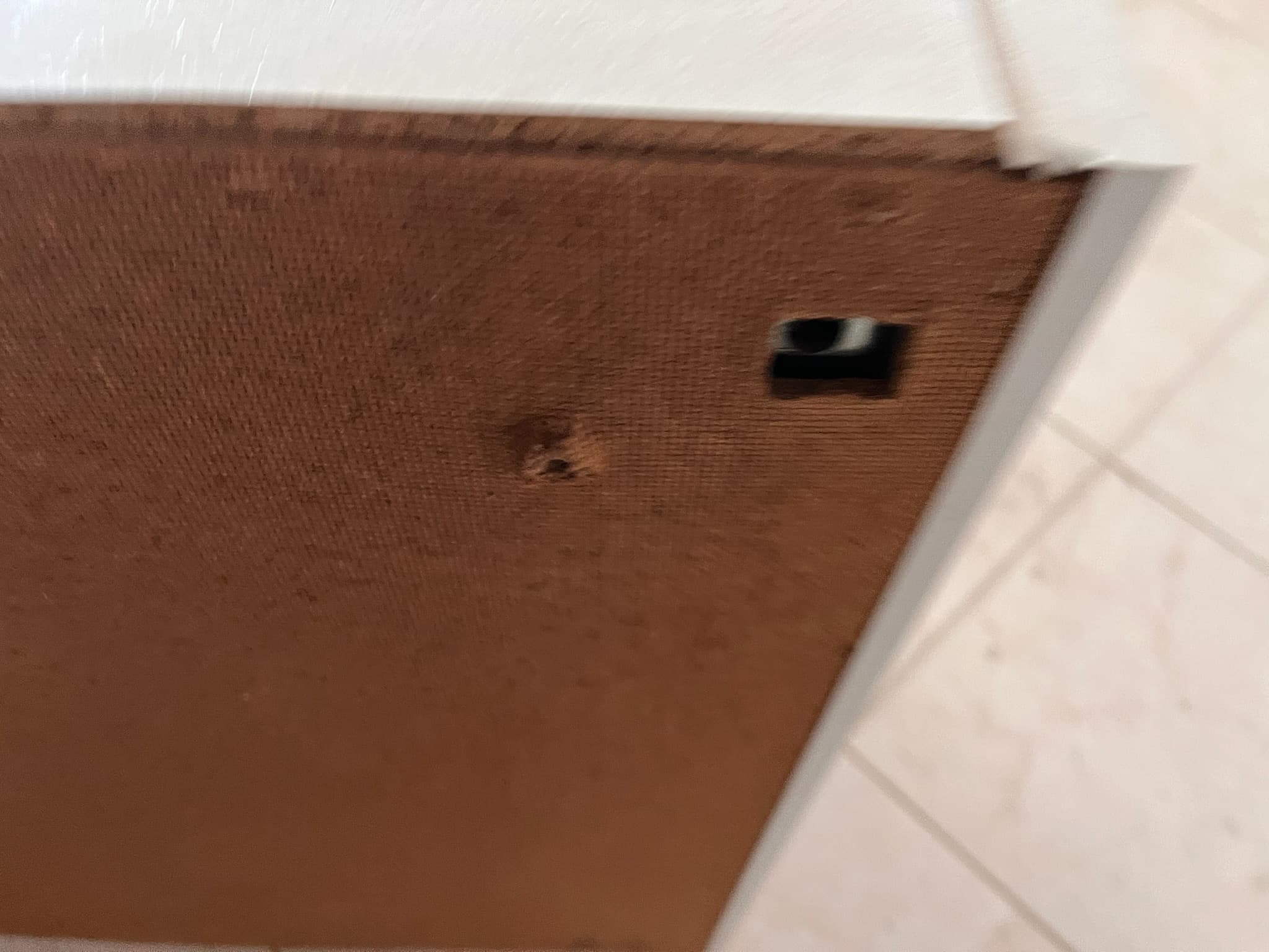 Móvel de madeira branco com duas portas — imagen 3