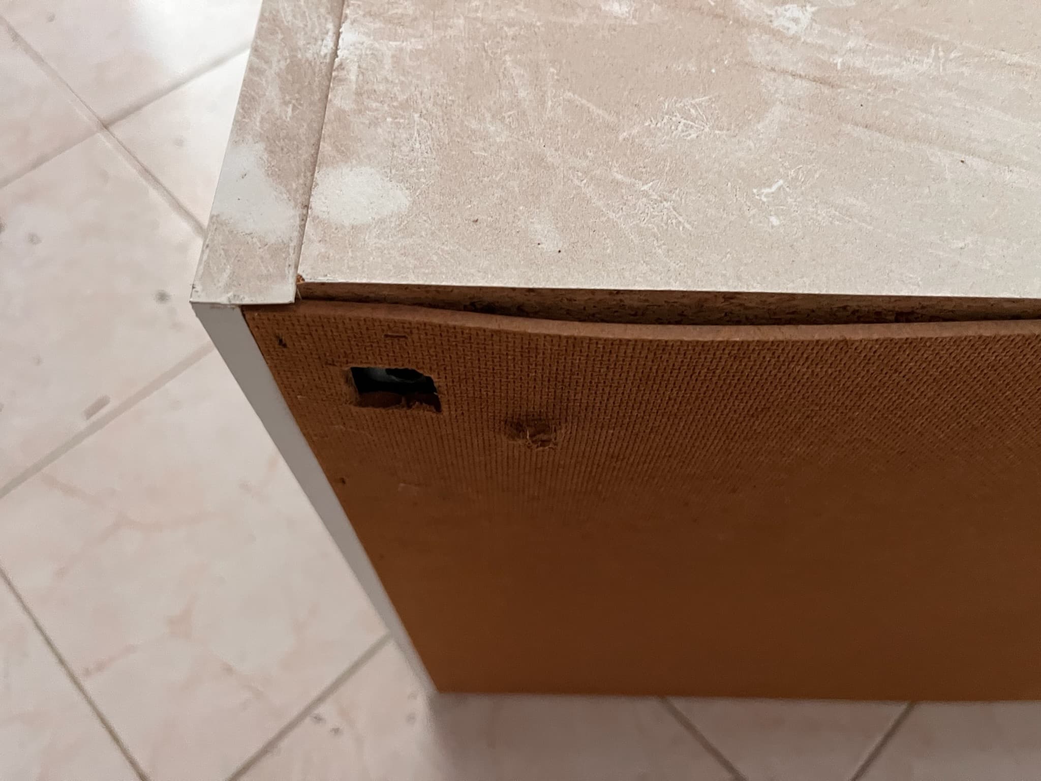 Móvel de madeira branco com duas portas — imagen 2