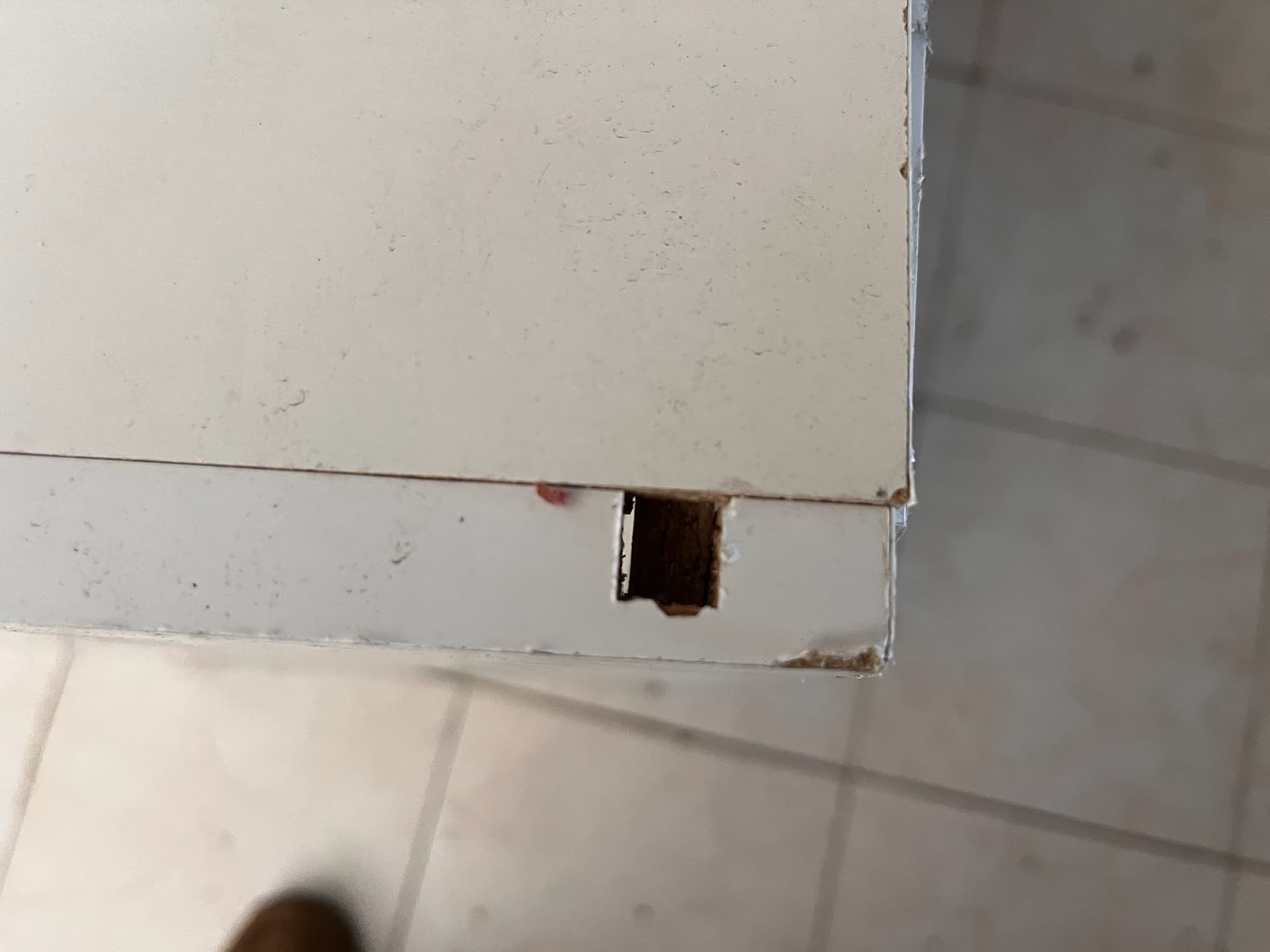 Móvel de madeira branco com três portas — image 4