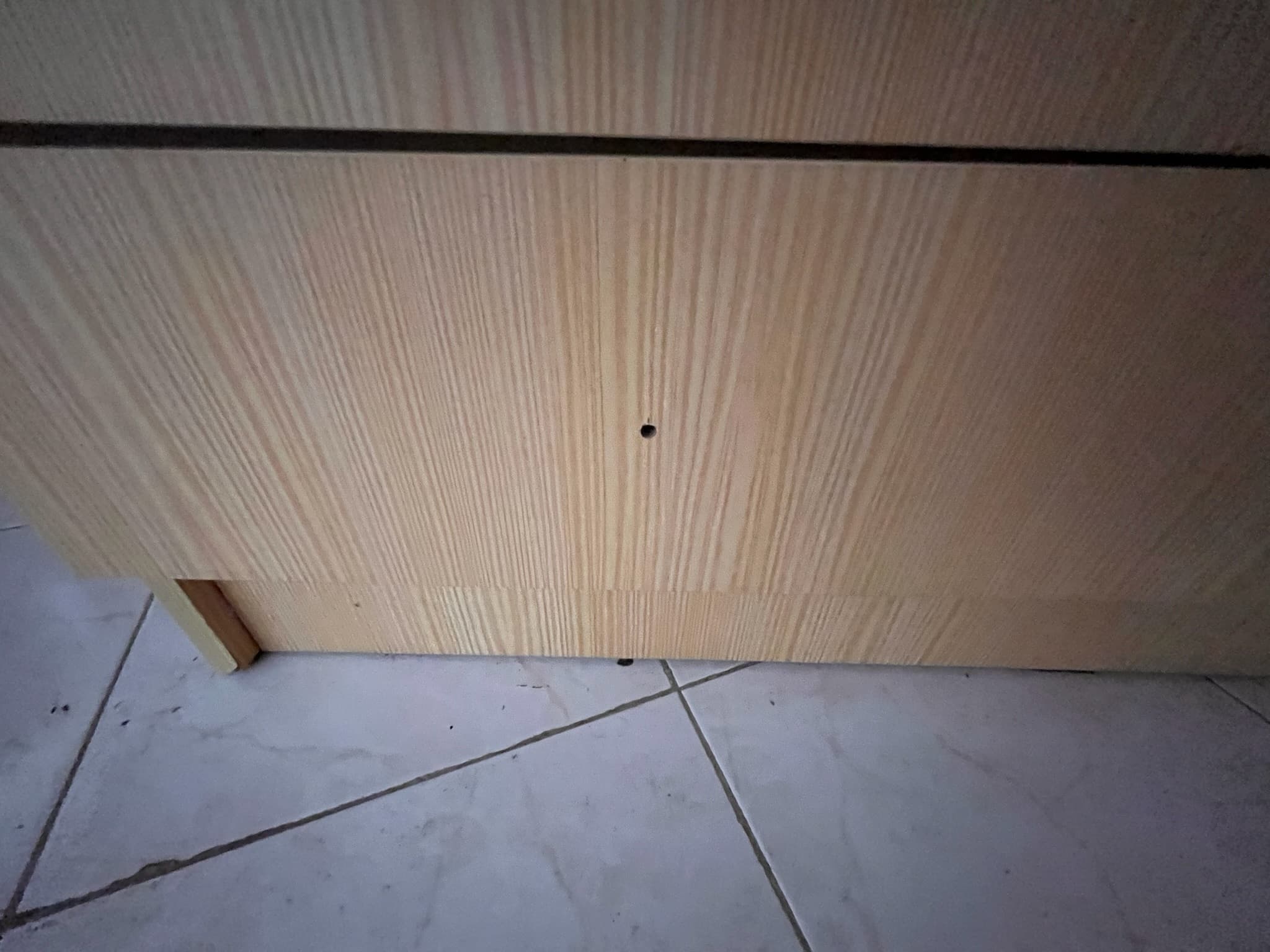 Roupeiro de madeira com duas portas — imagen 2