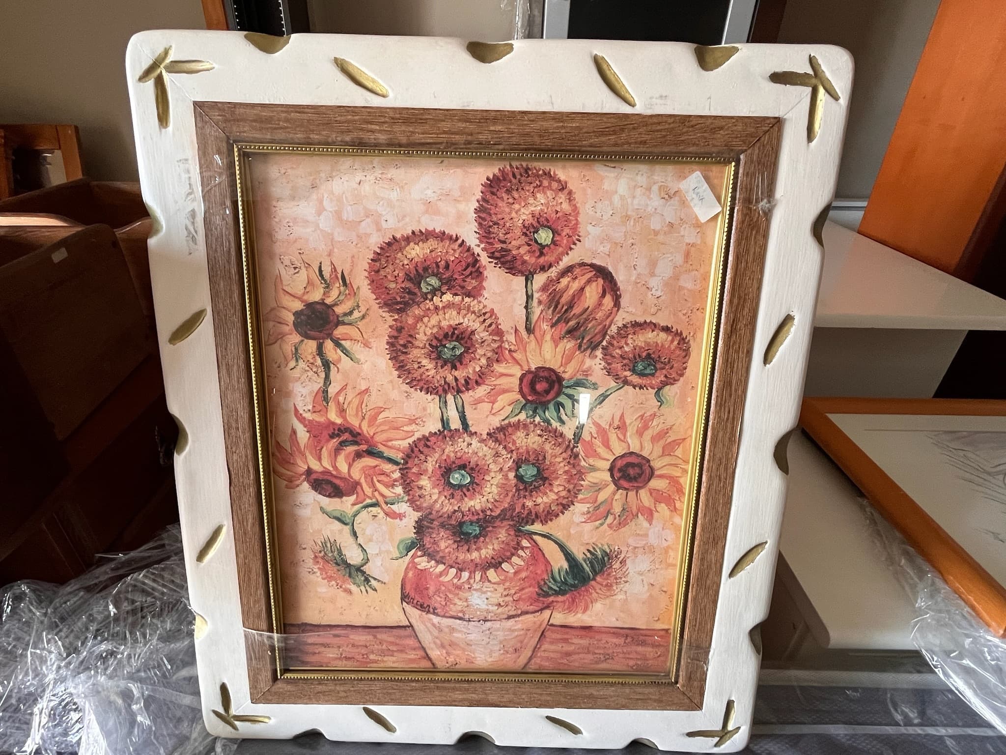Quadro de parede com moldura de madeira — imagem 1