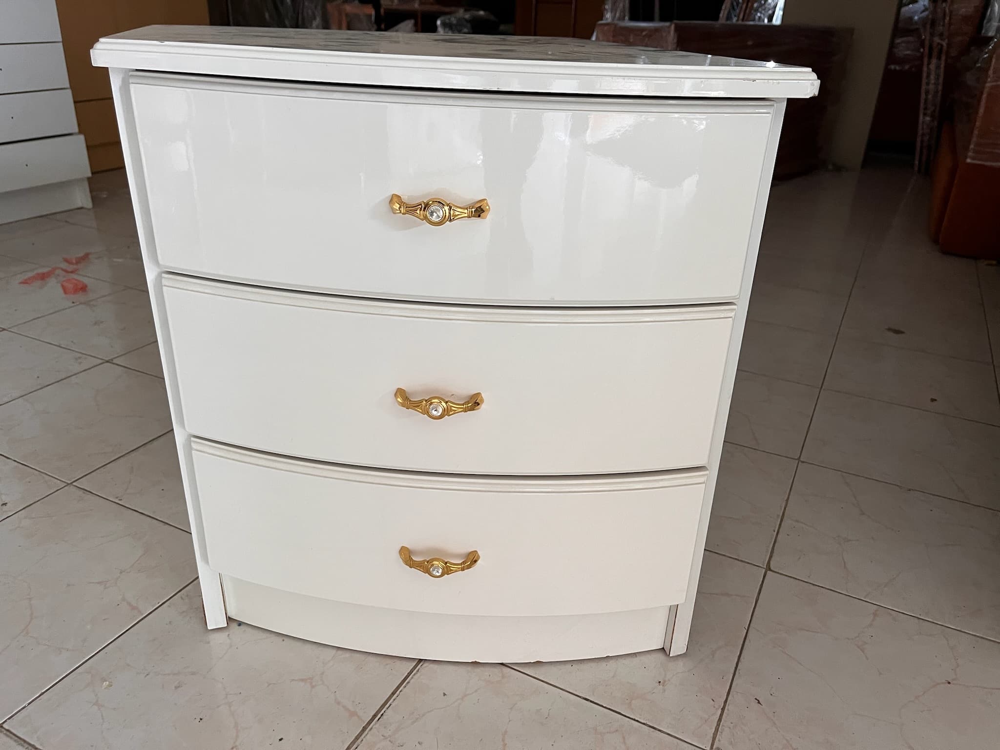 Móvel branco em madeira — imagen 1