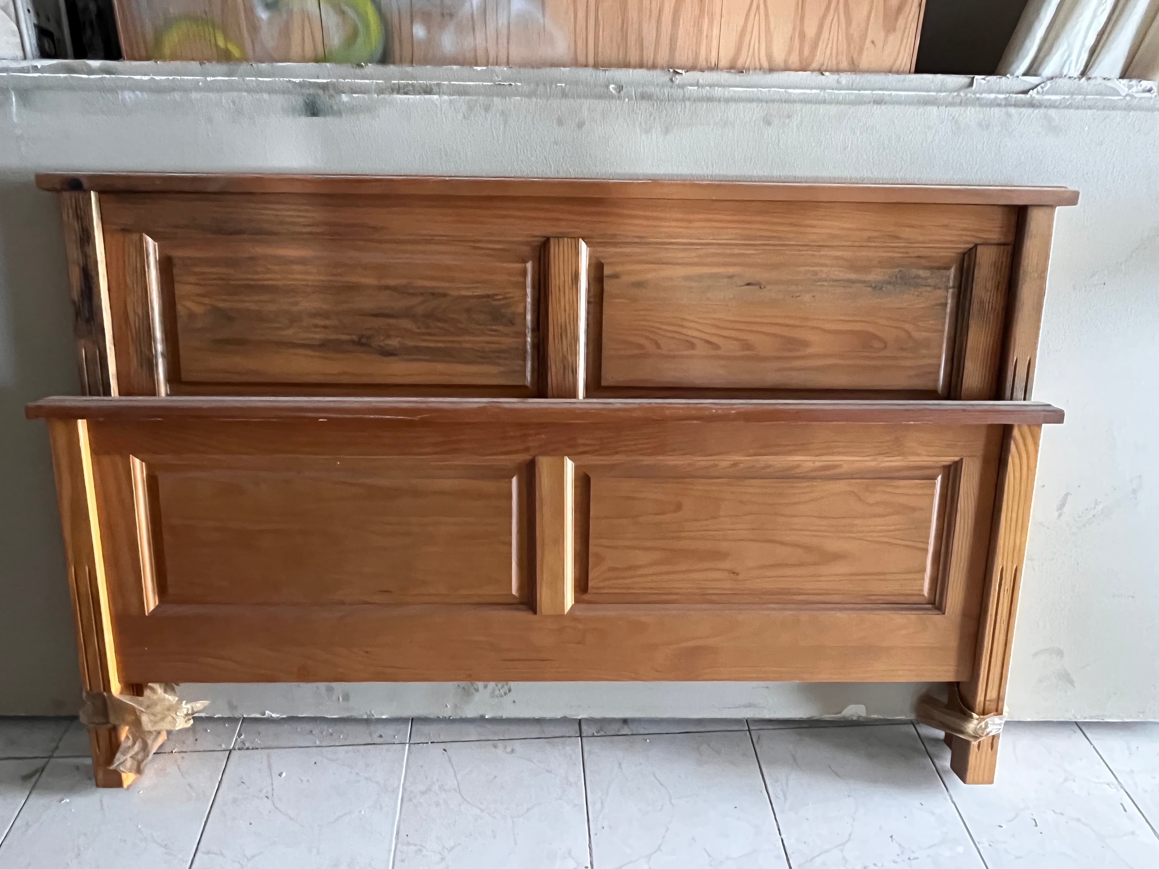 Cabeceira de cama em madeira — imagen 1