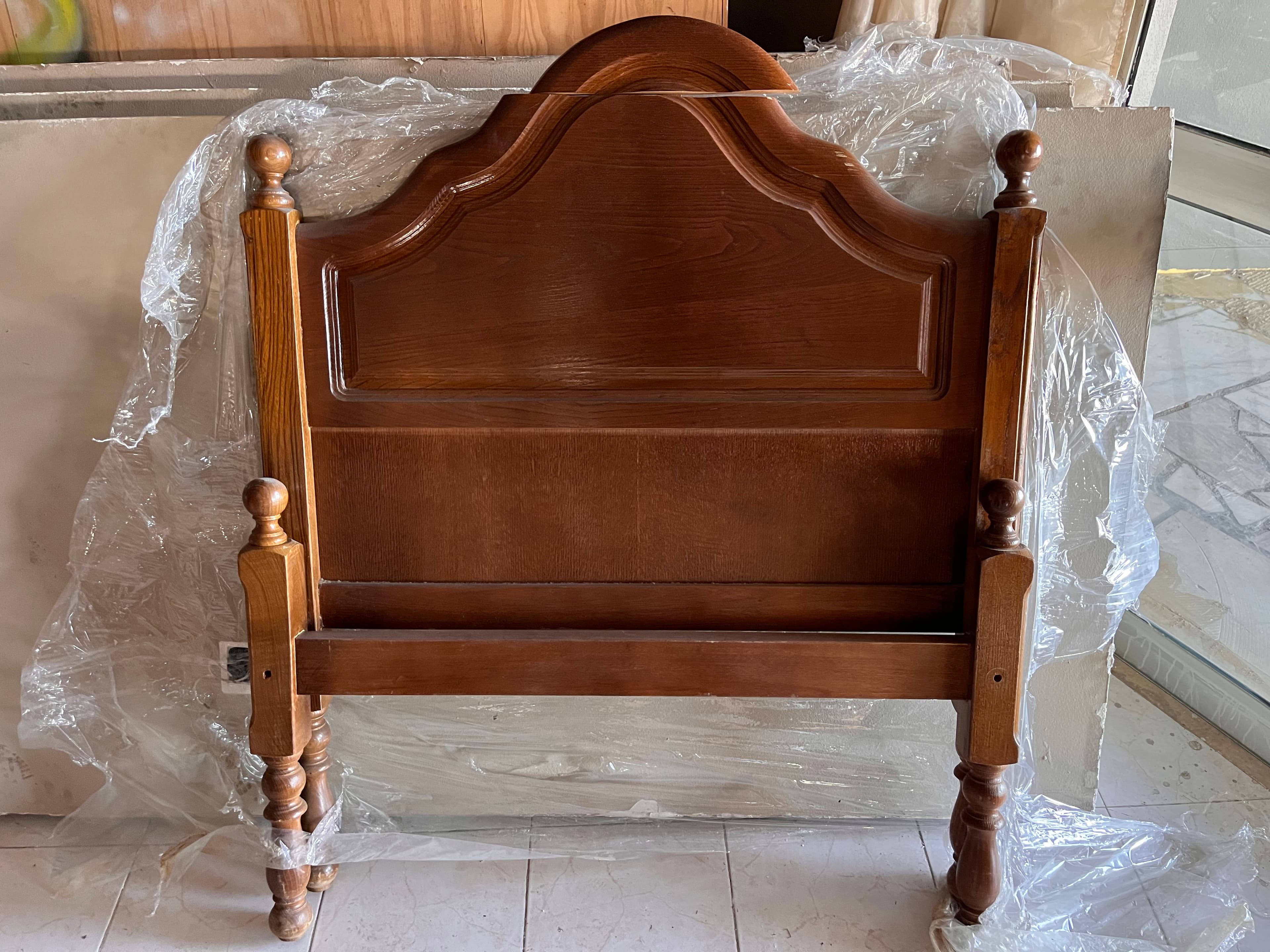 Cabeceira de cama em madeira — imagem 1