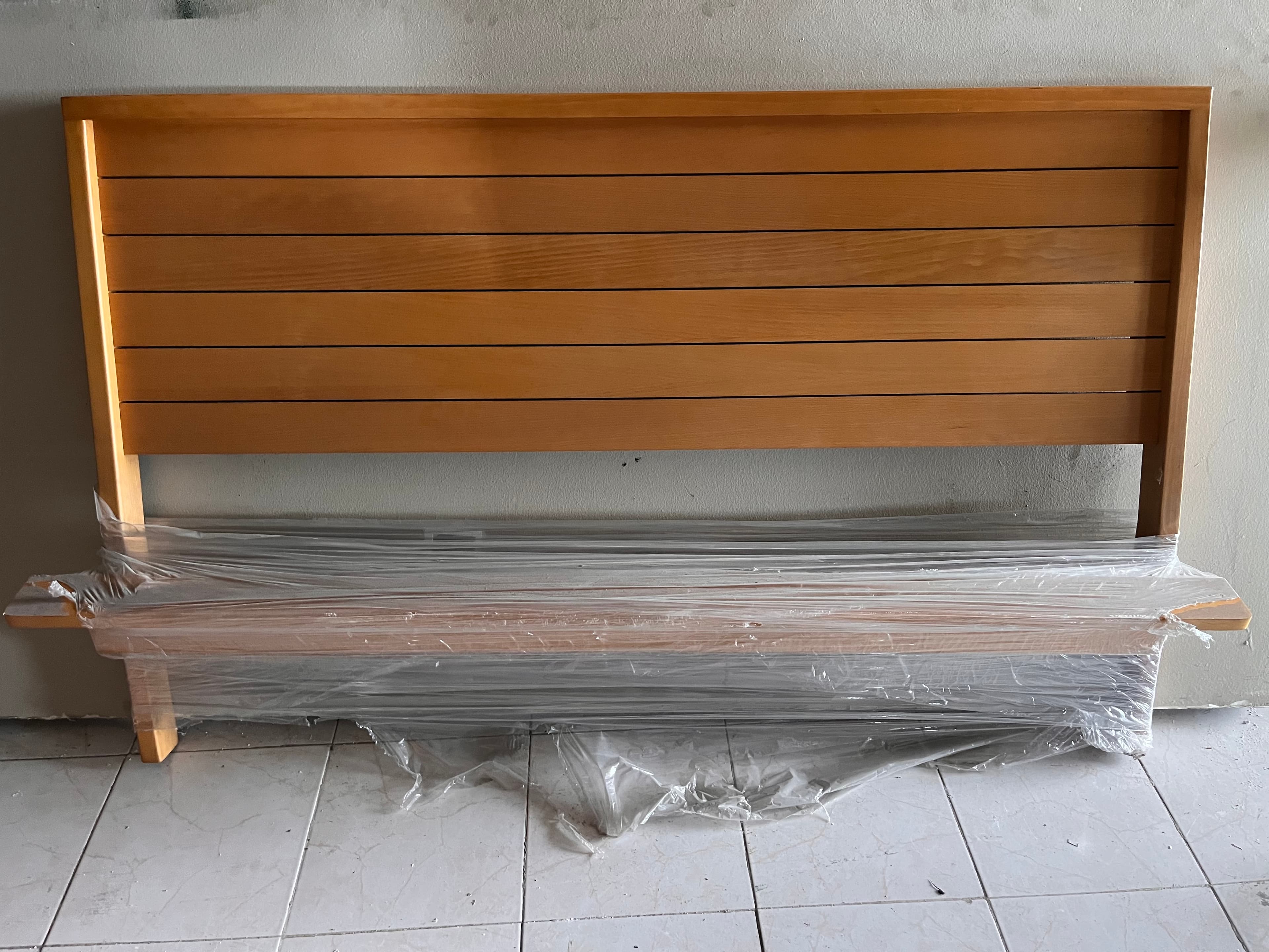 Cabeceira de cama em madeira — image 1