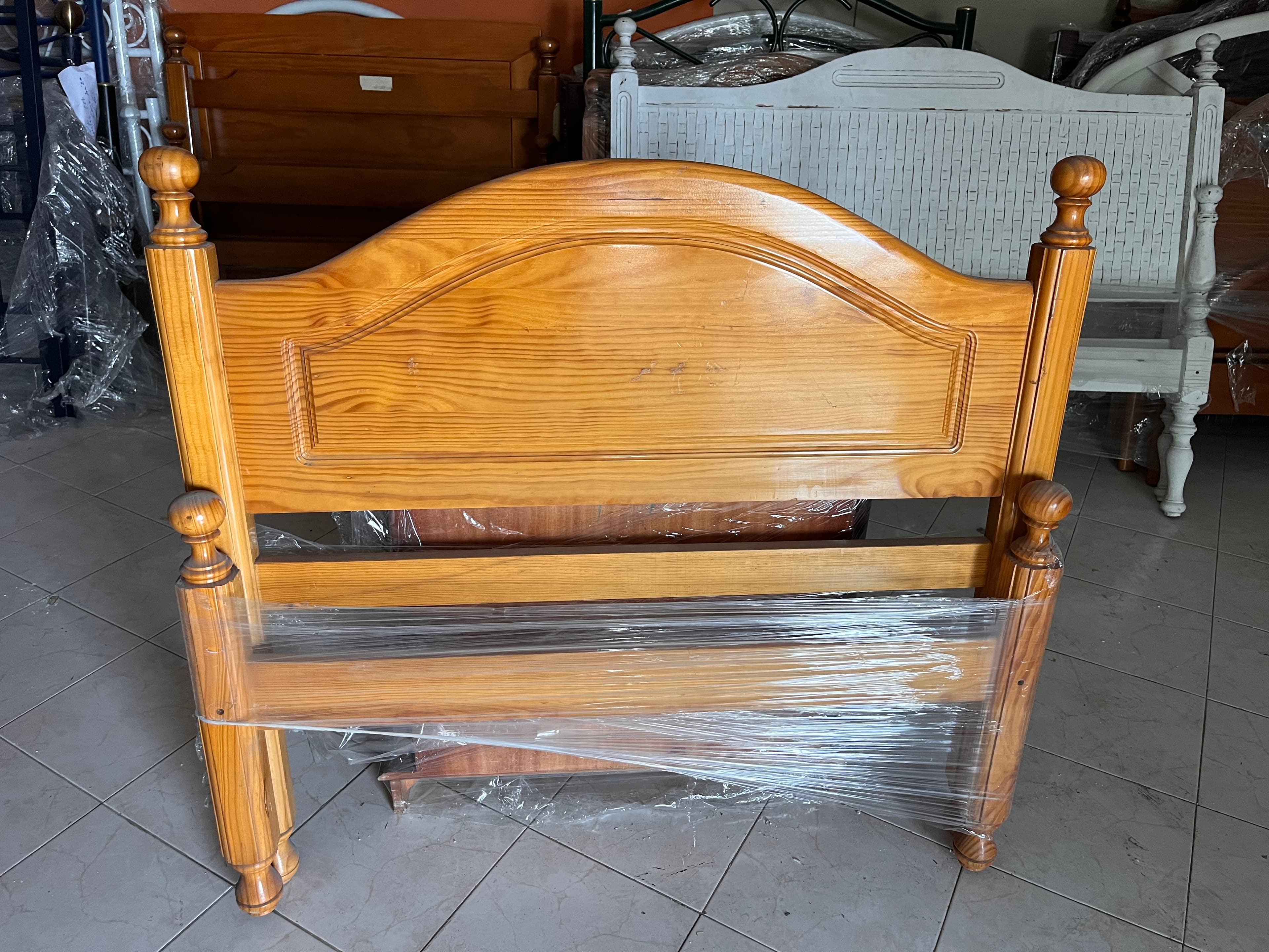 Cabeceira de cama em madeira — imagem 1