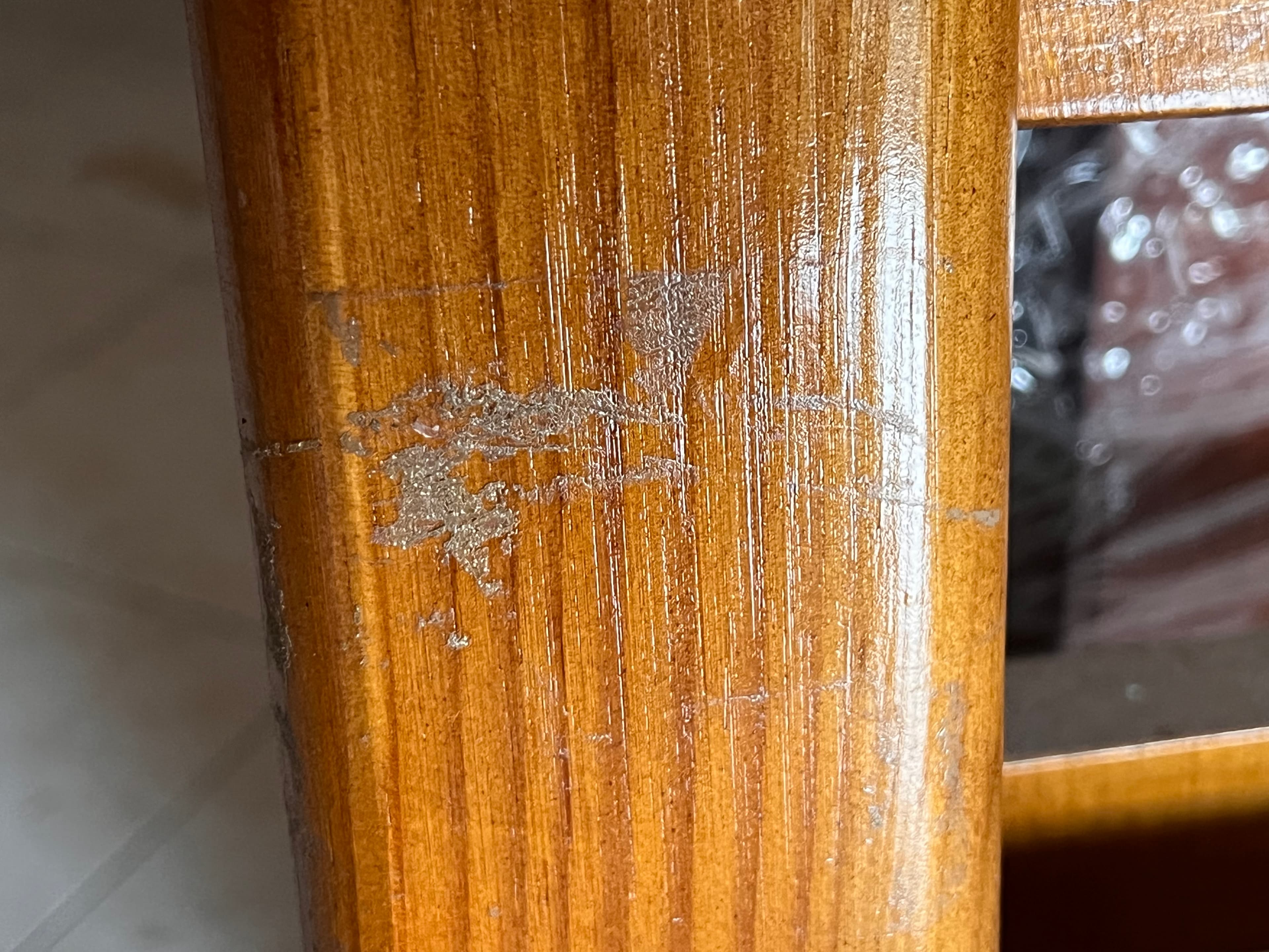 Cama com estrutura em madeira — image 3