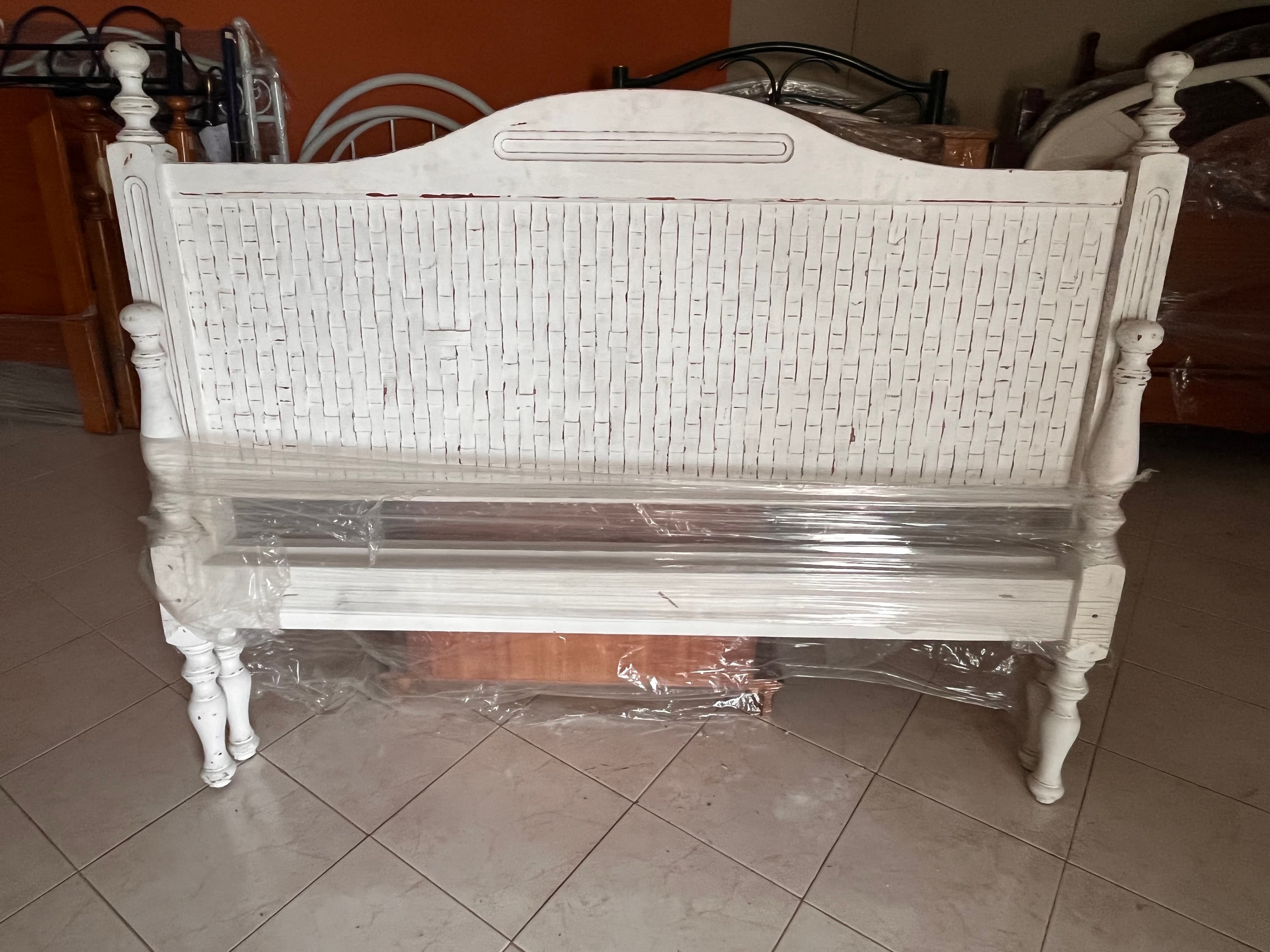 Cabeceira de cama em madeira — imagem 1