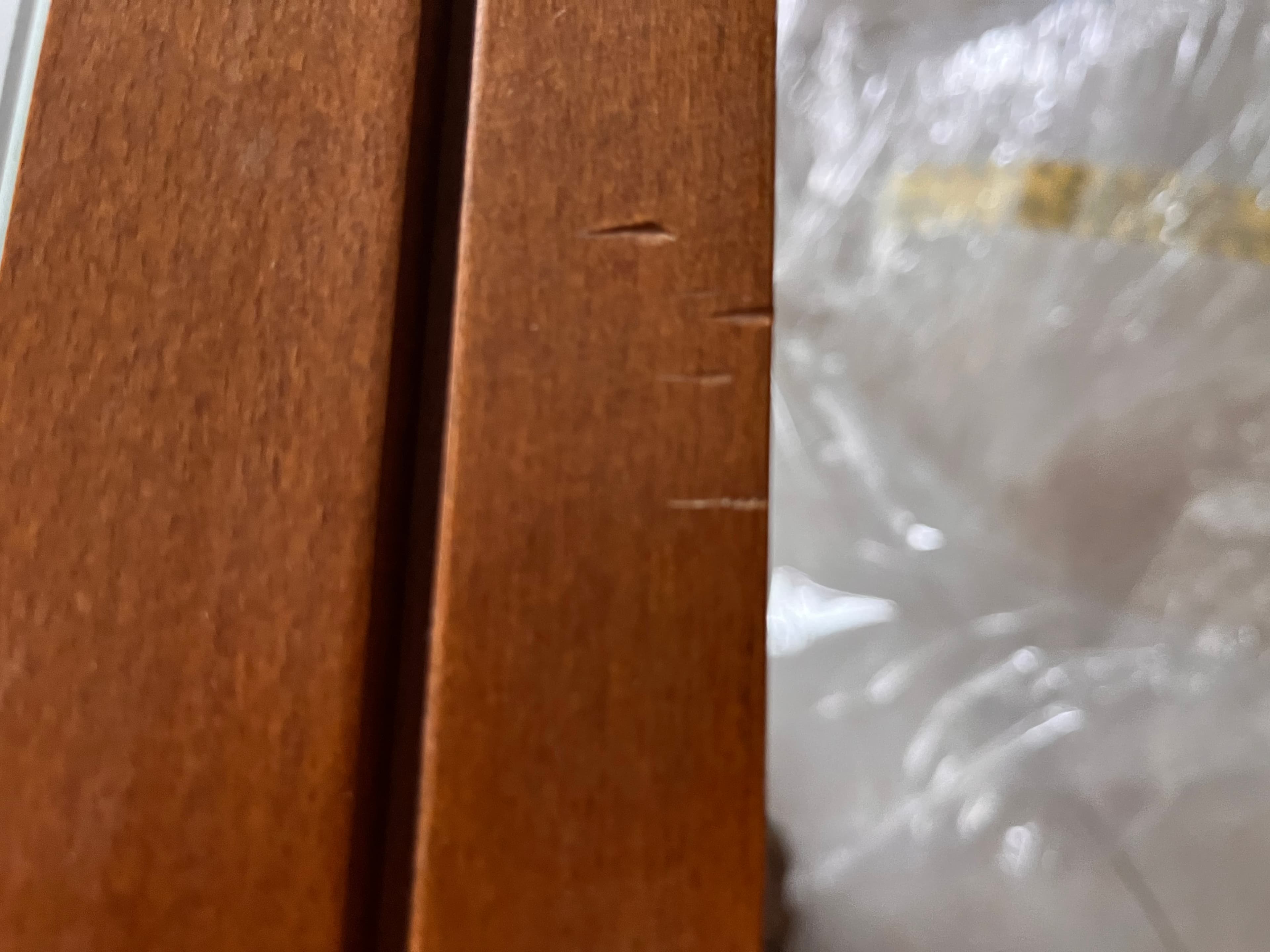 Mesa com pés de metal e tampo de vidro — imagen 2