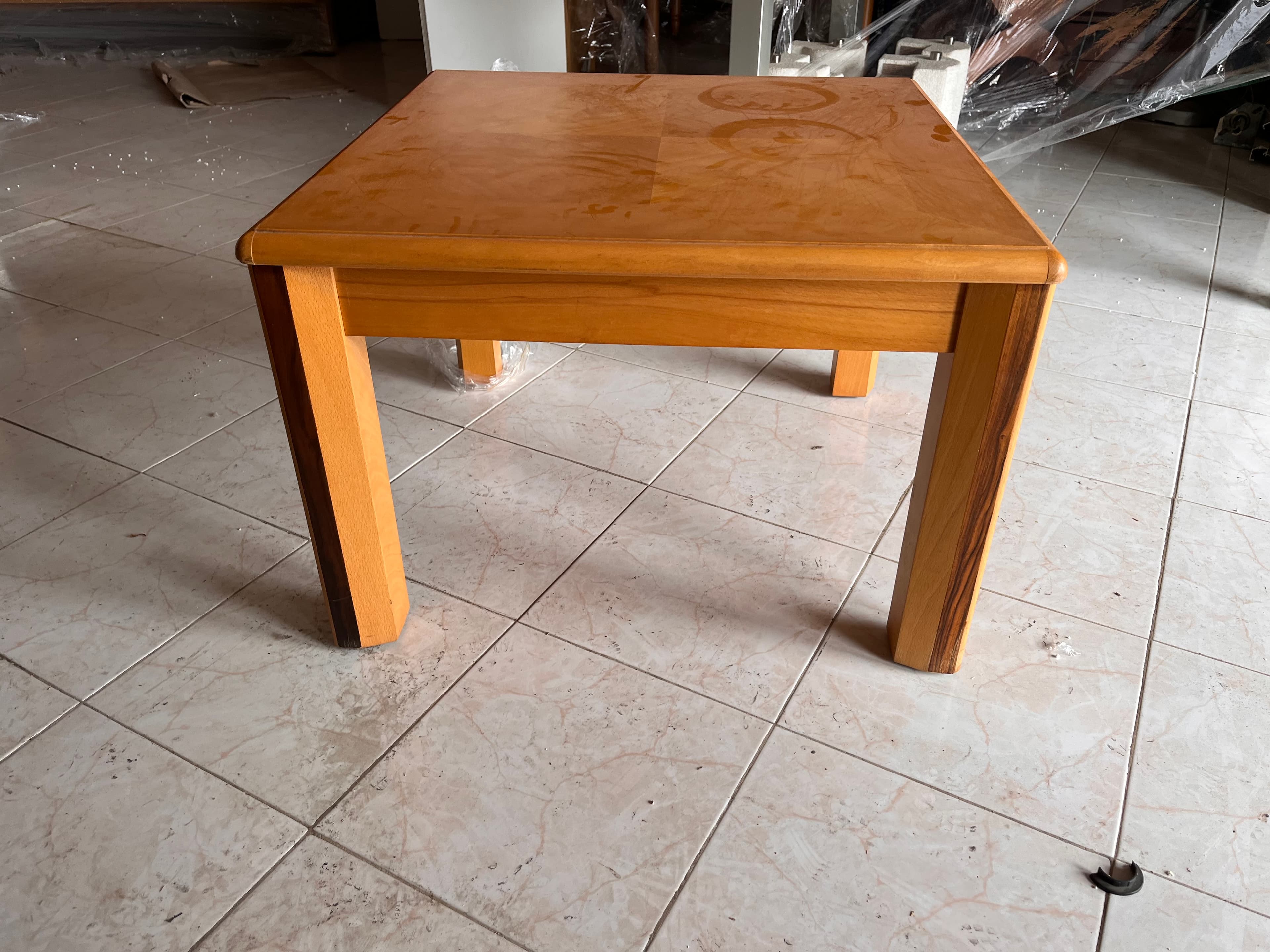 Mesa de centro em madeira — imagen 1