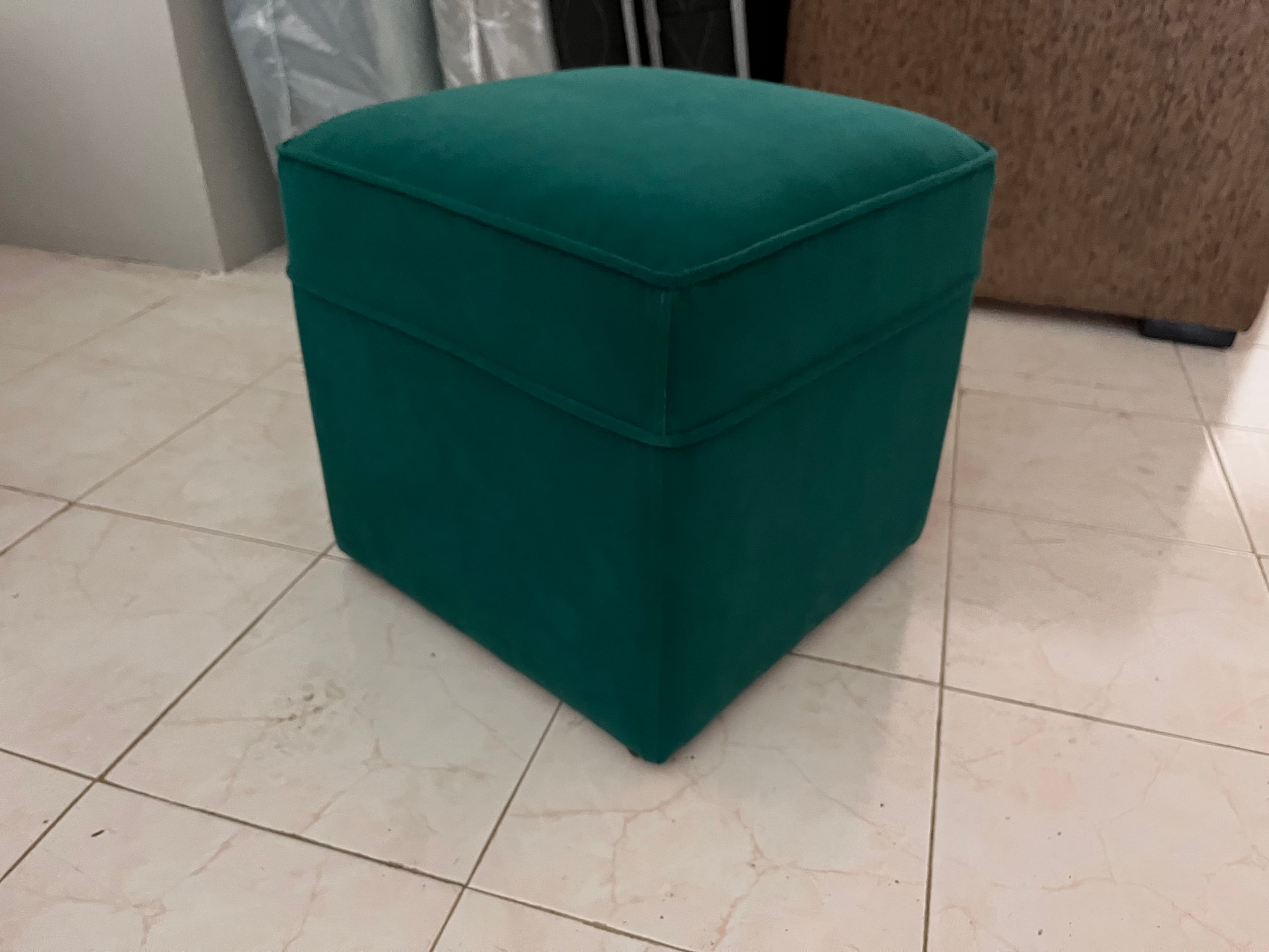 Banco em tecido — imagen 1