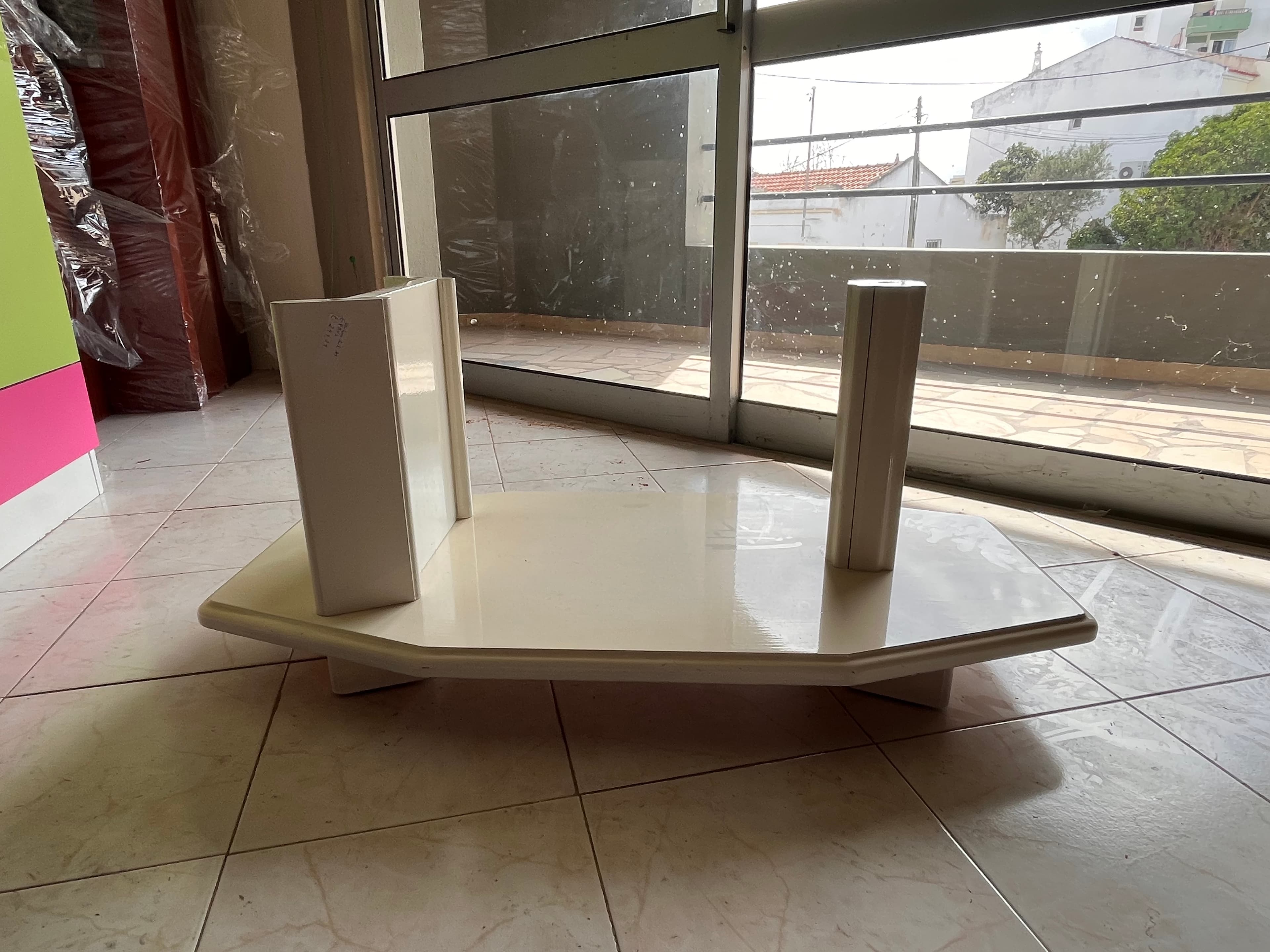 Estrutura de mesa em madeira — image 1