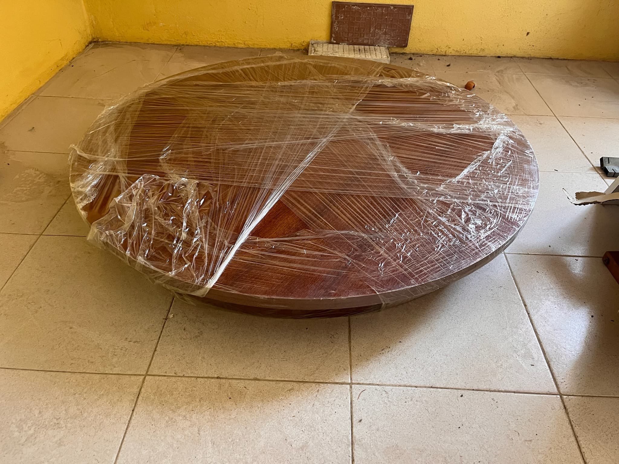 Tampo de mesa em madeira