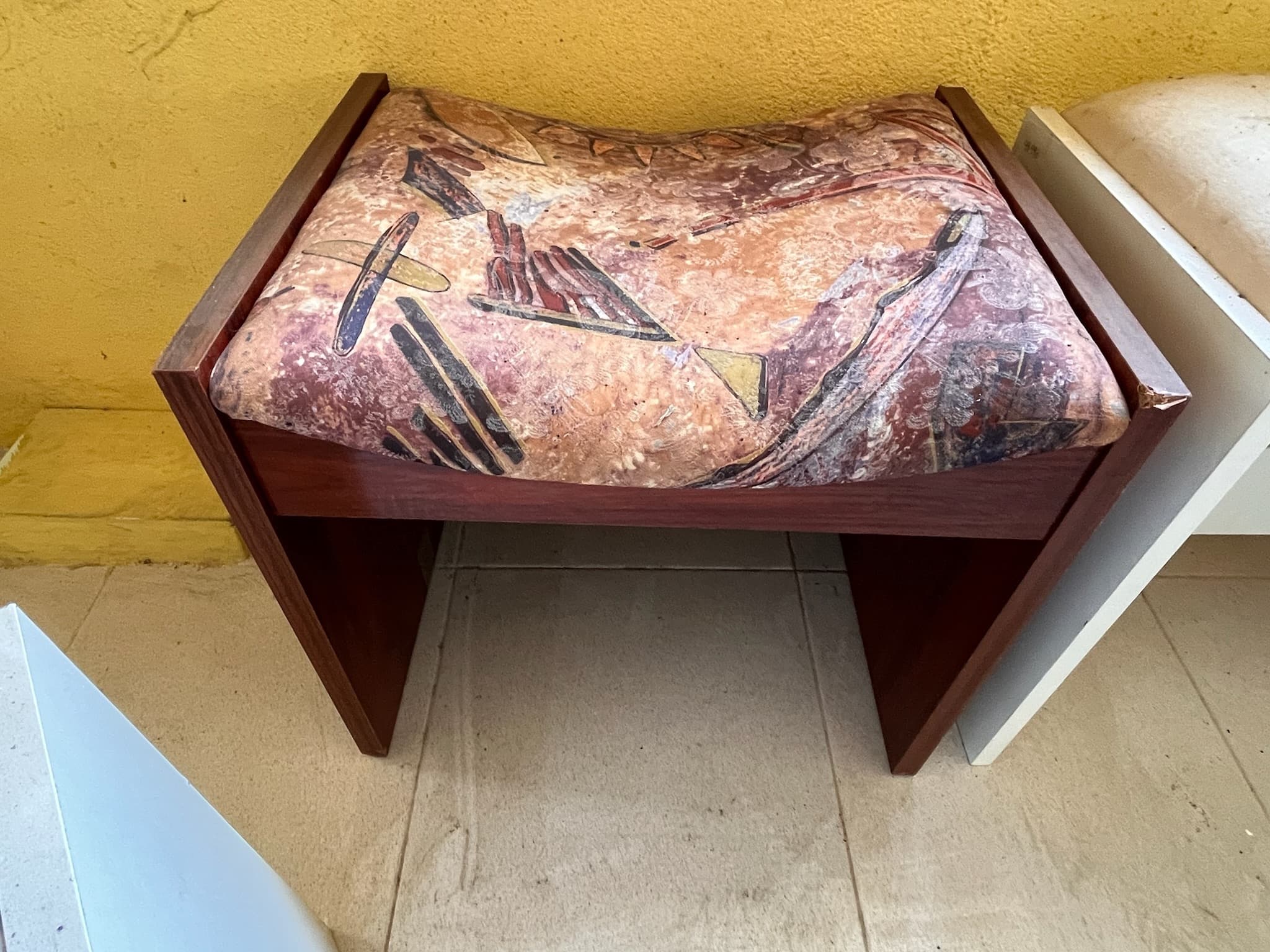 Bancos em madeira — image 3