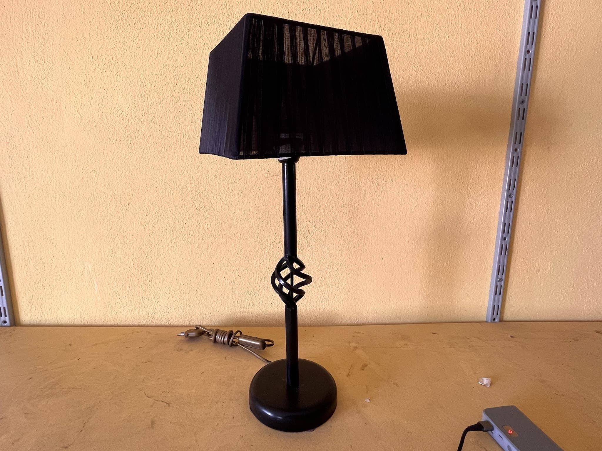Candeeiro pequeno em metal — imagem 1