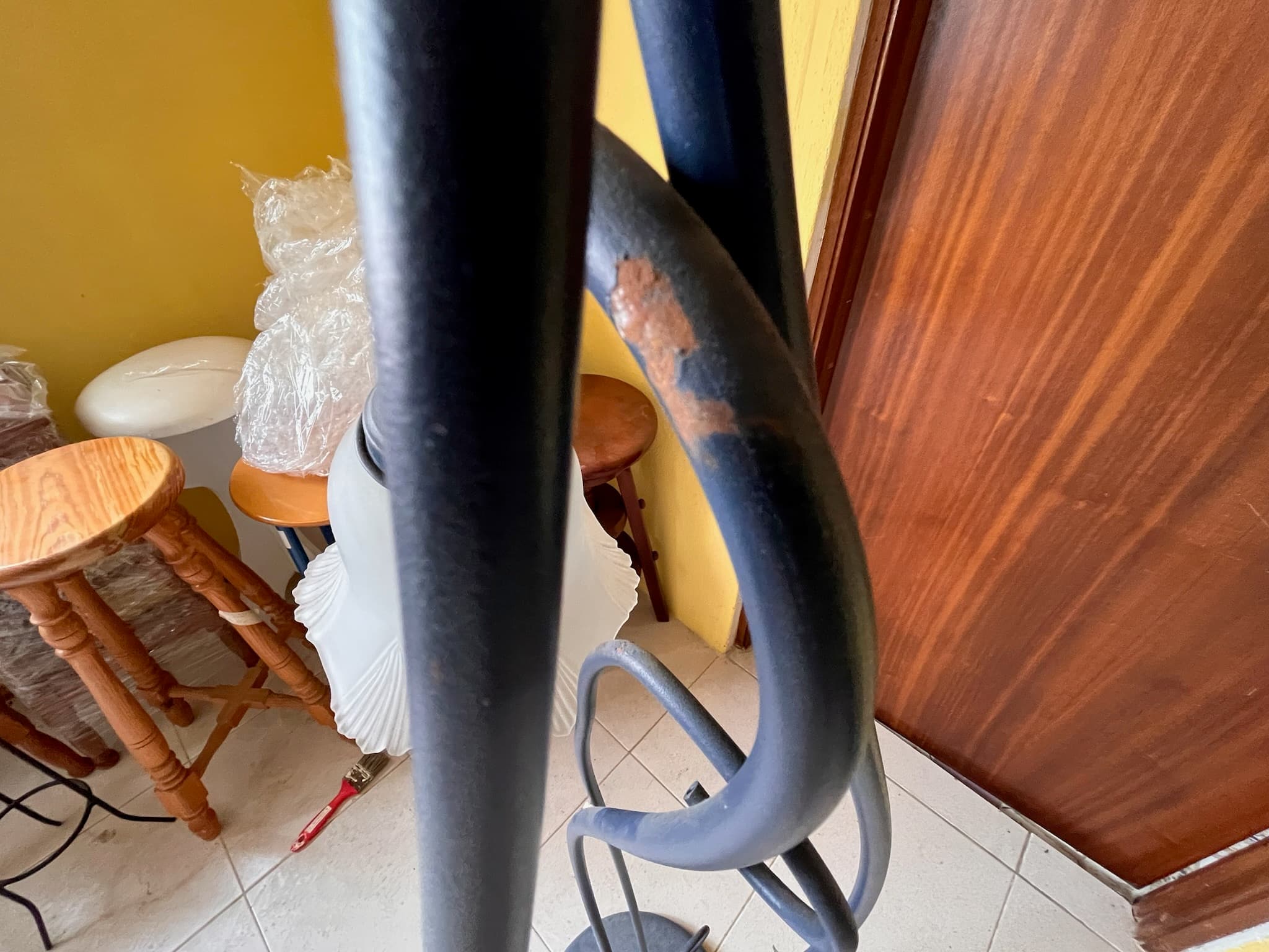 Candeeiro de pé alto em ferro — image 2