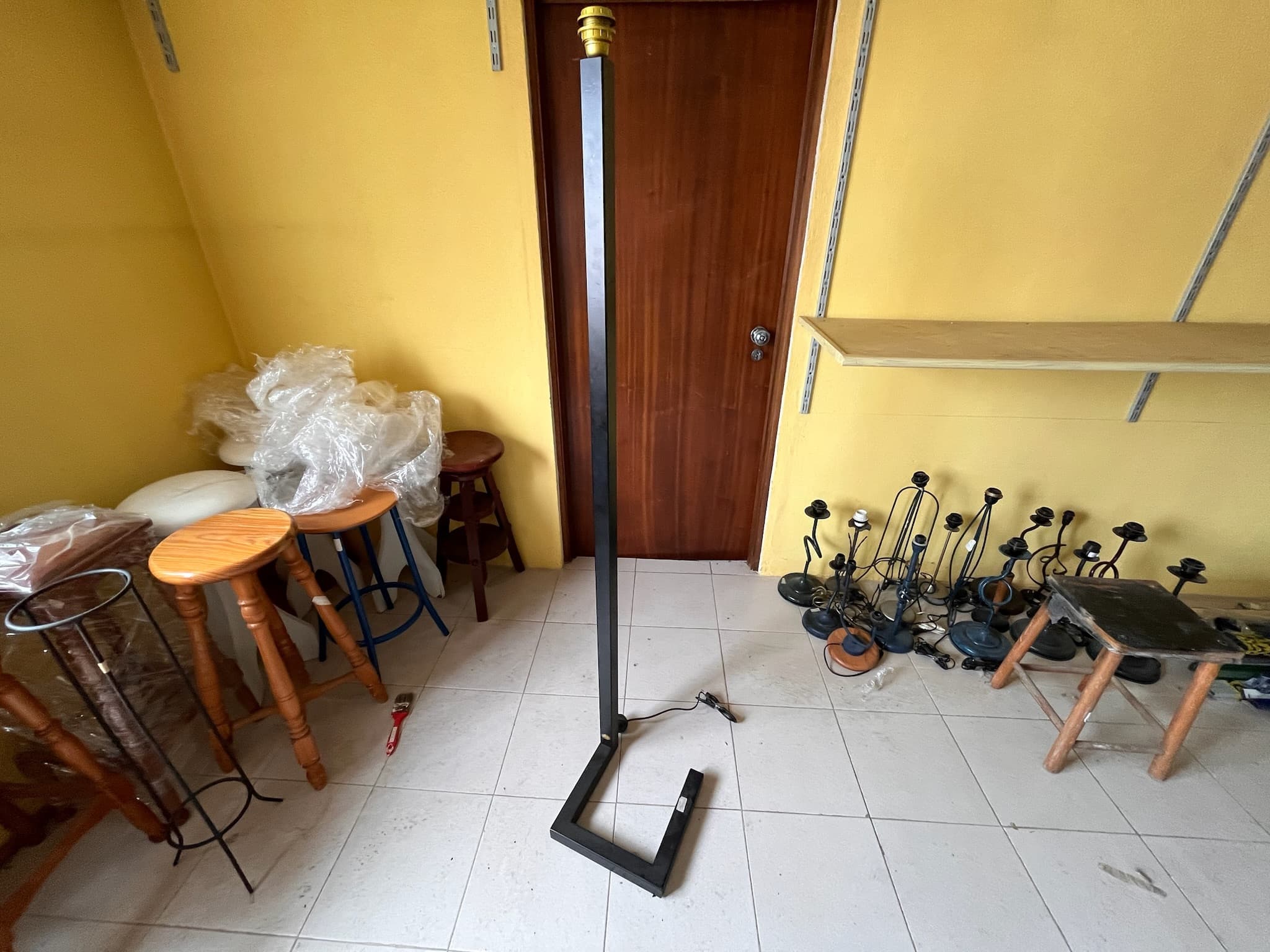 Lampe haute en fer — image 1