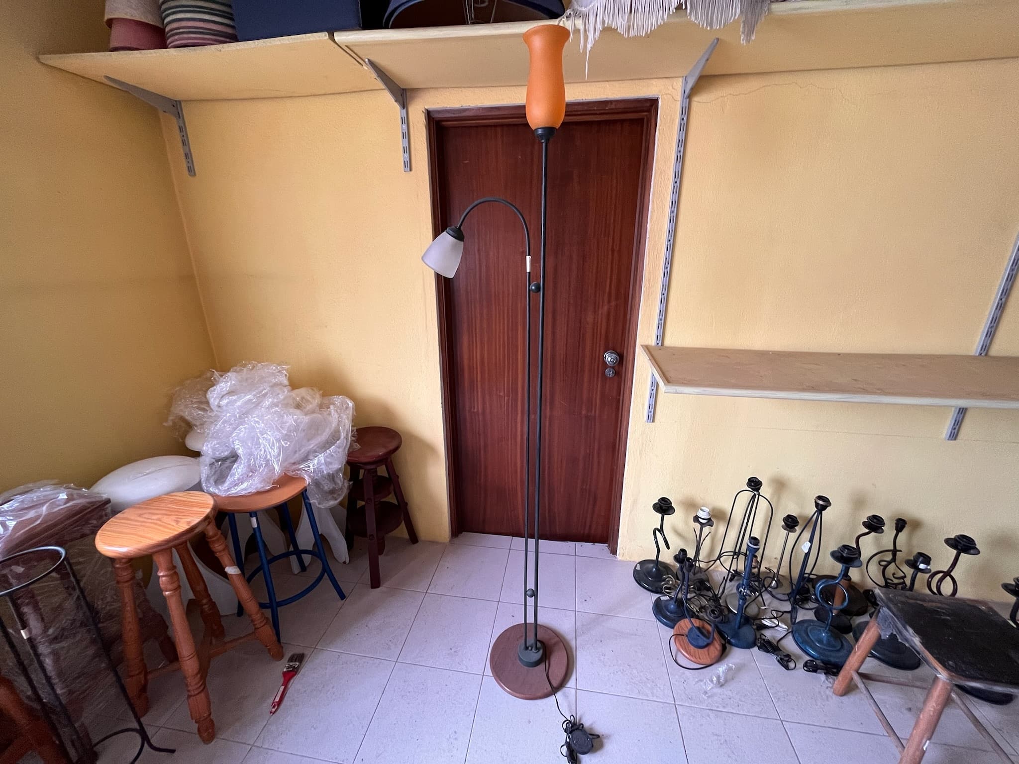 Lampe haute en fer — image 1