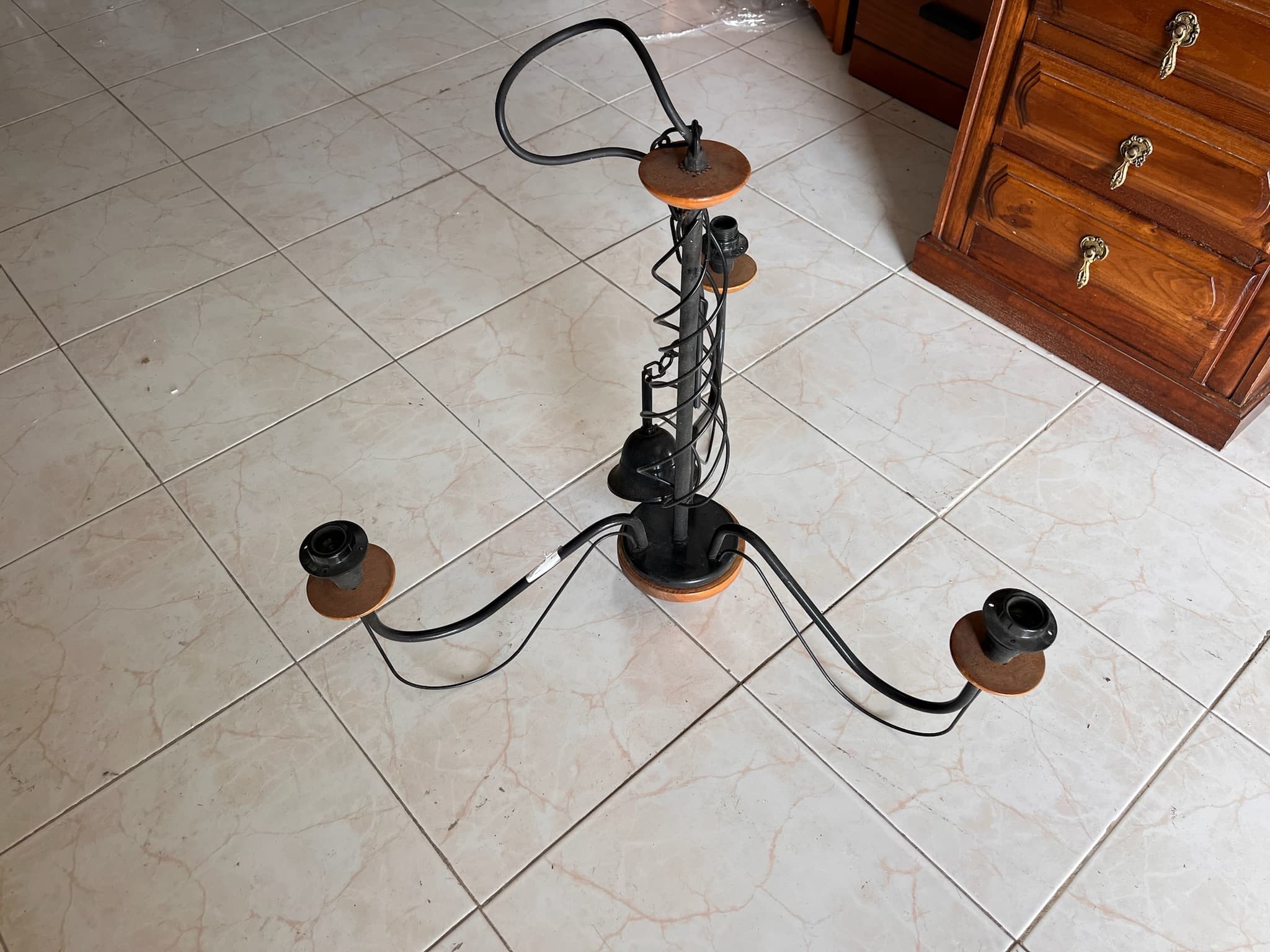 Candeeiro de teto metálico — imagen 1