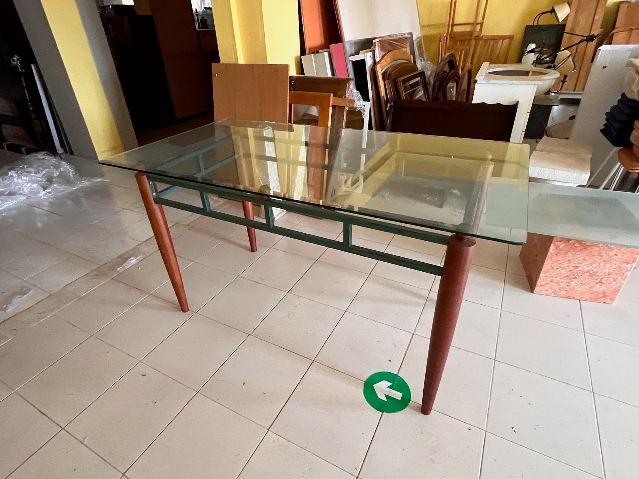 Mesa em madeira e ferro com tampo de vidro — image 2