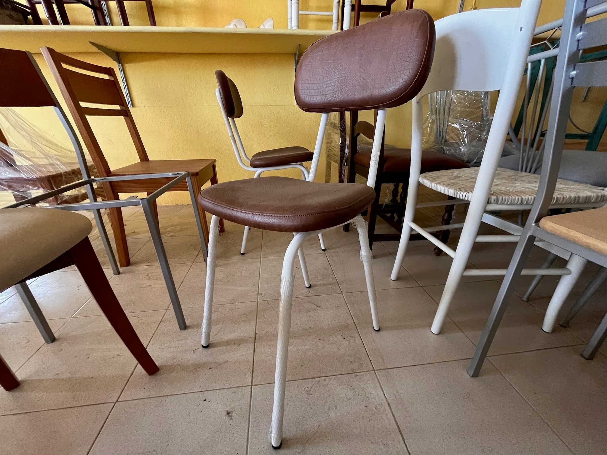 Lotes 1 a 35 · Cadeiras — imagen 23
