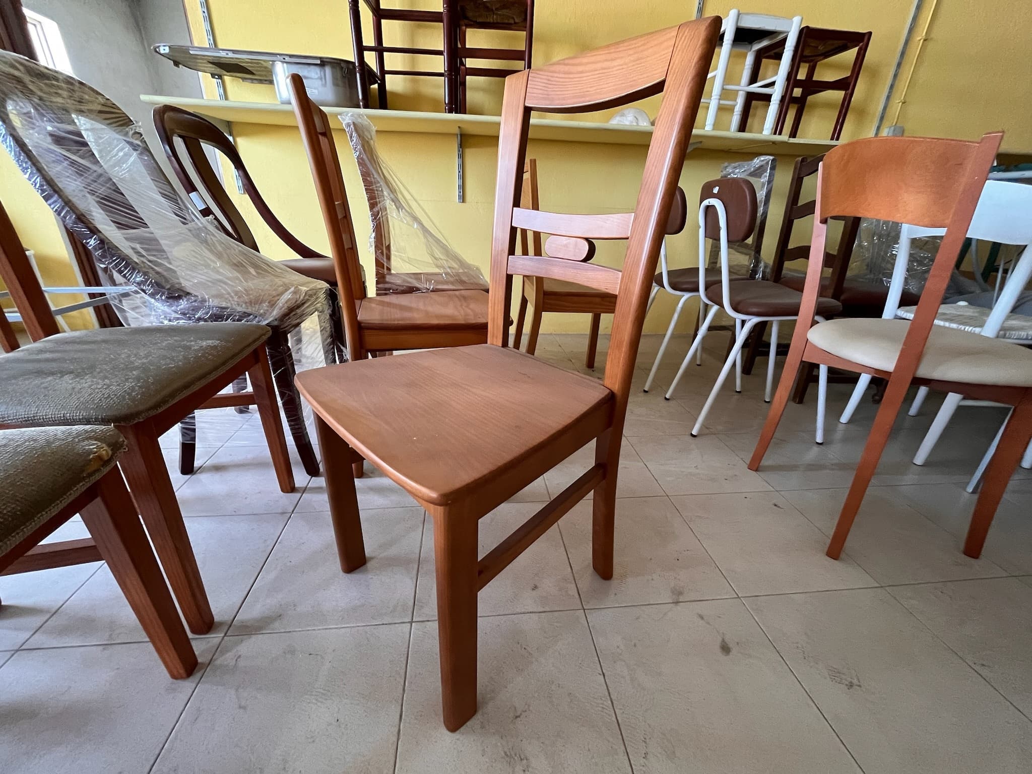 Lotes 1 a 35 · Cadeiras — imagen 20