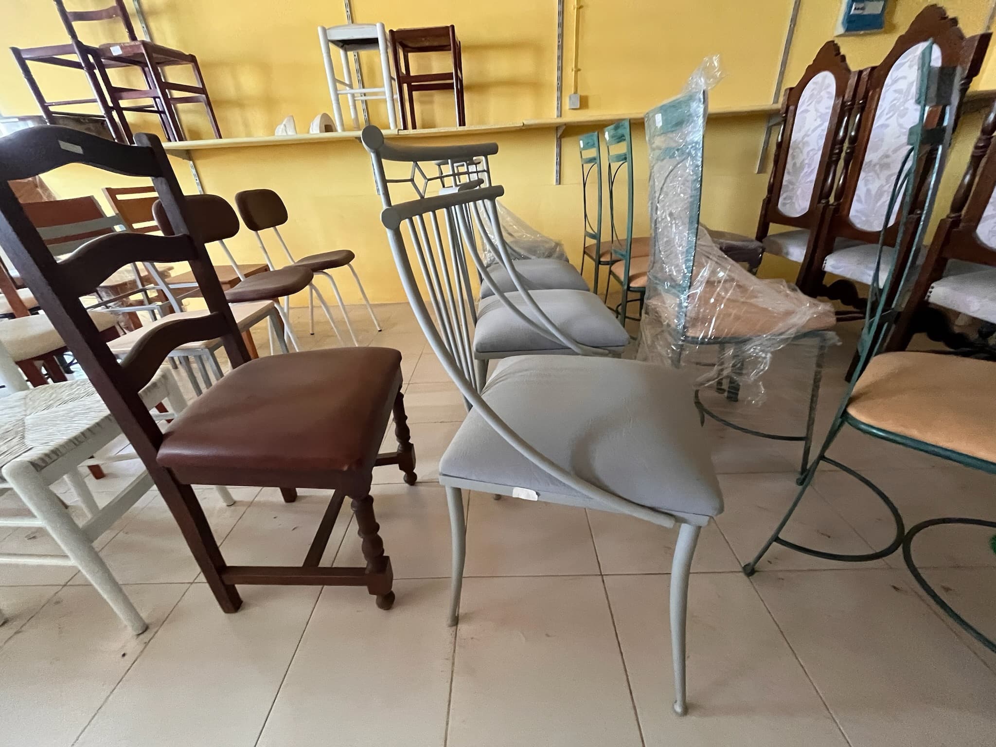 Lotes 1 a 35 · Cadeiras — imagen 6
