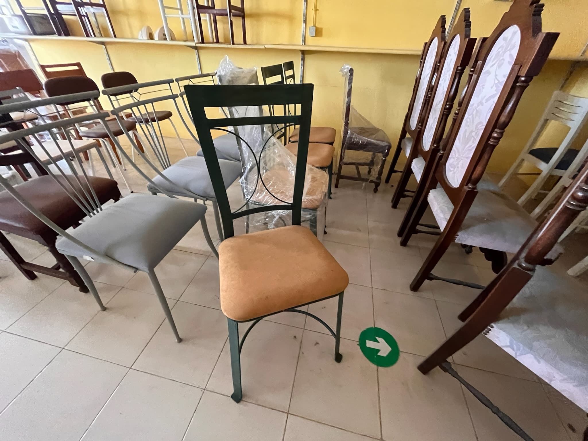 Lotes 1 a 35 · Cadeiras — imagen 9
