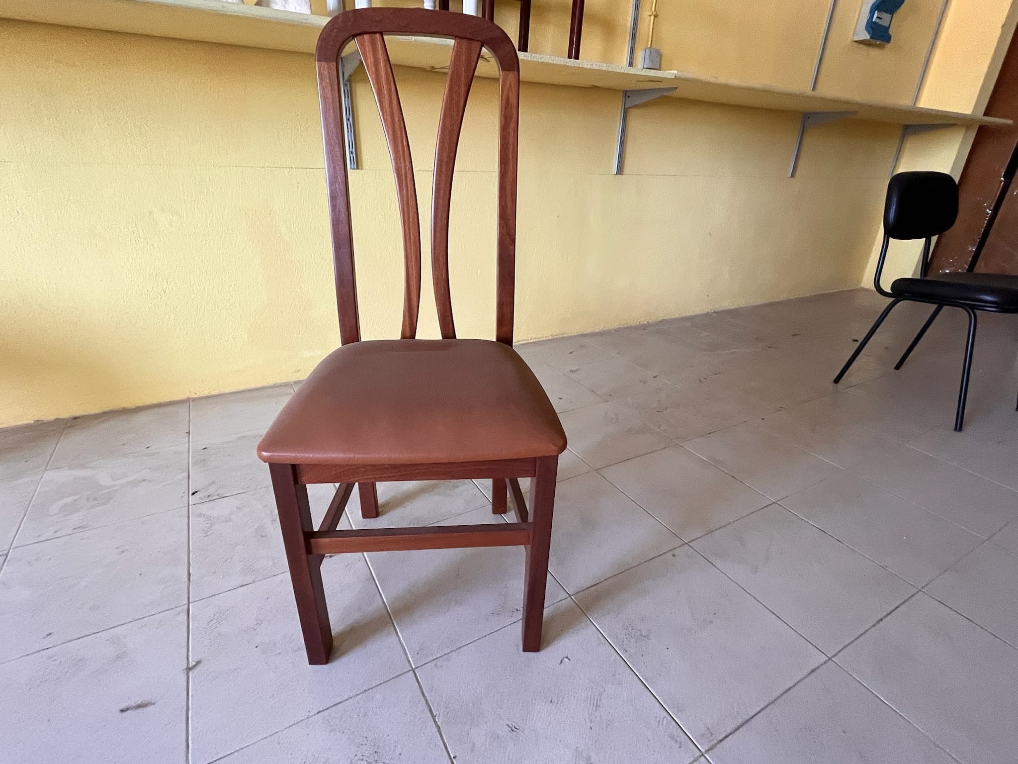 Lotes 71 a 105 · Cadeiras · Bancos — imagen 4
