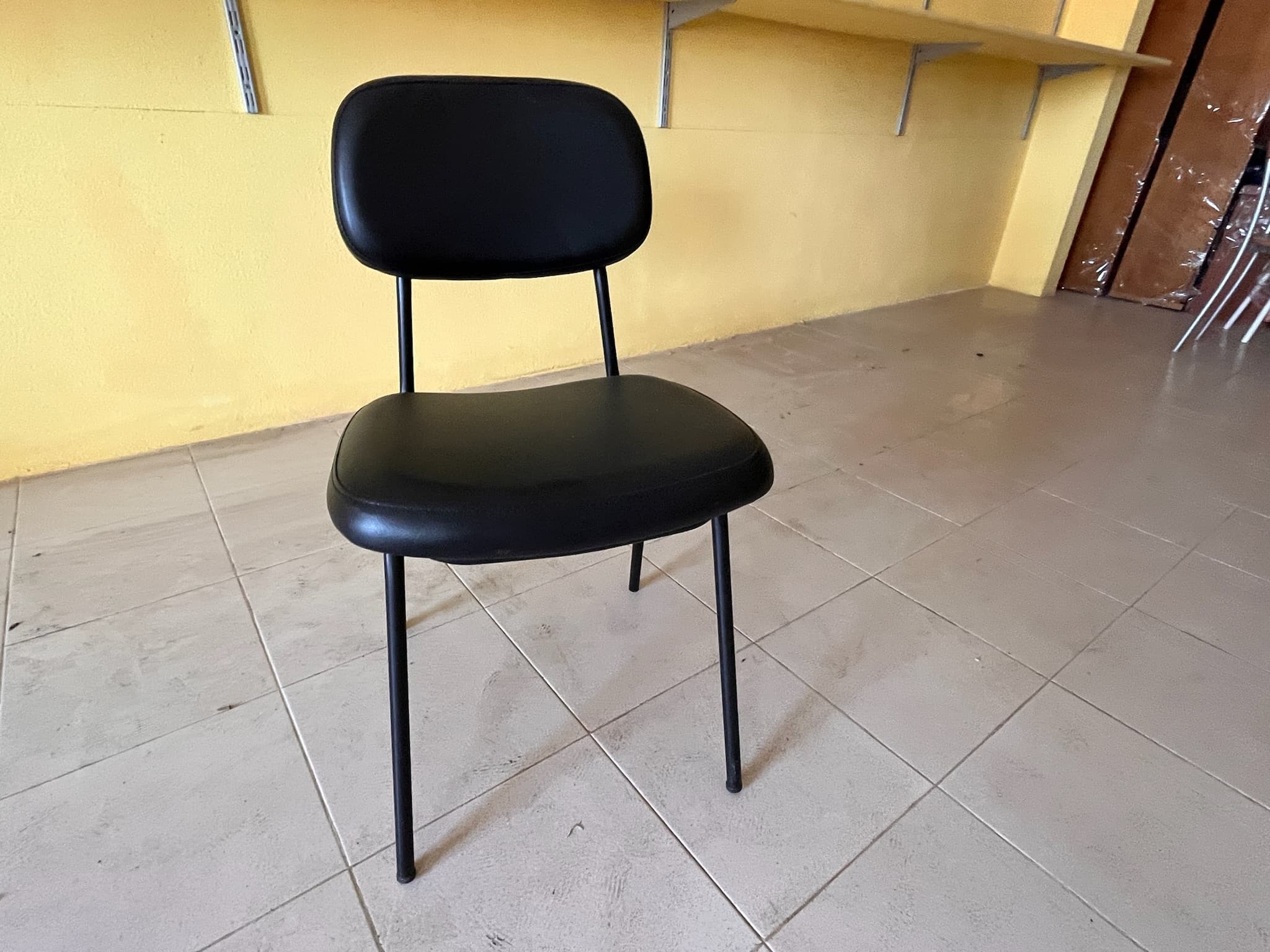 Lotes 71 a 105 · Cadeiras · Bancos — imagen 18