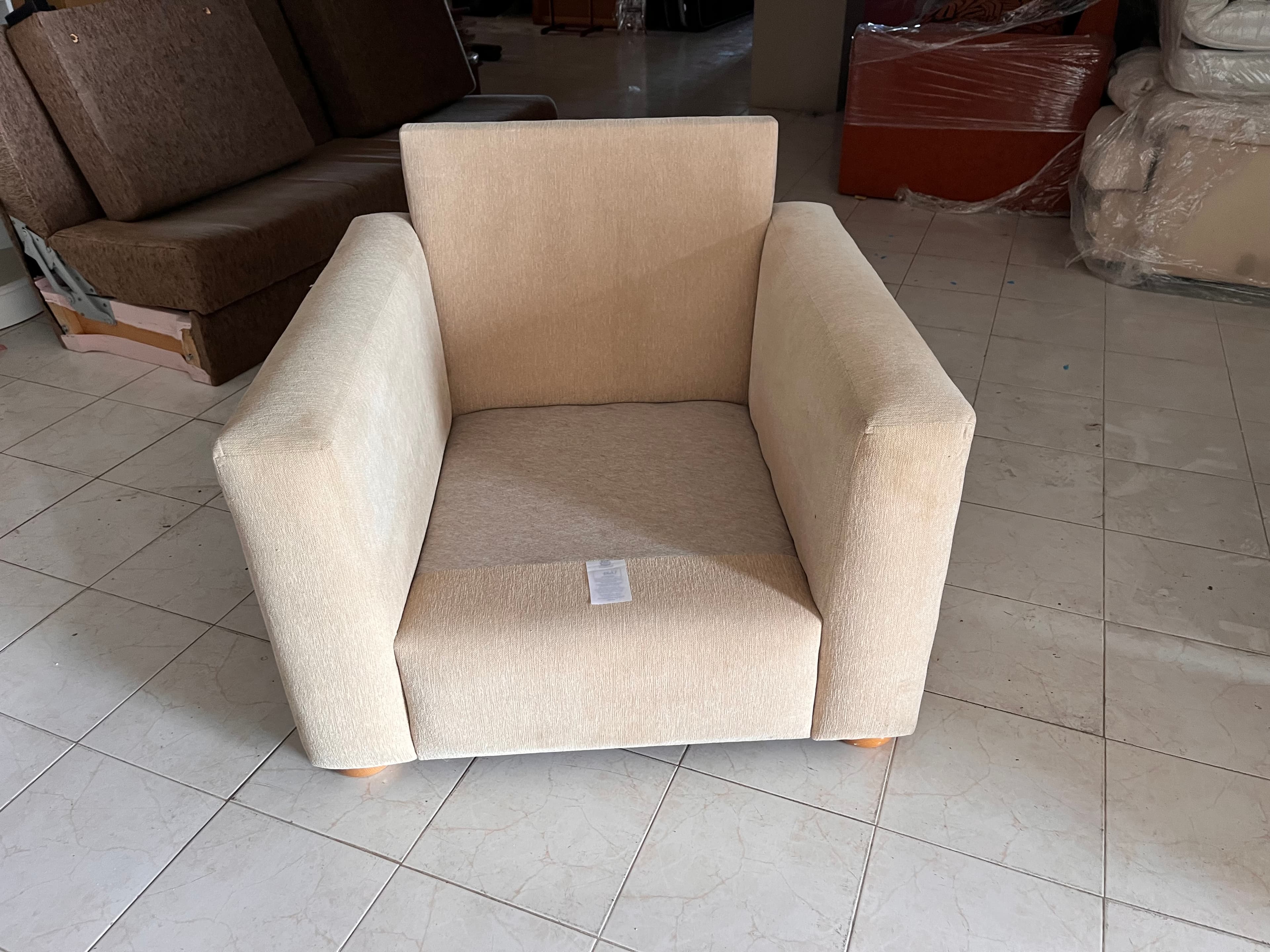 Lotes 176 a 210 · Mobiliário · Artigos de Decoração — imagem 1