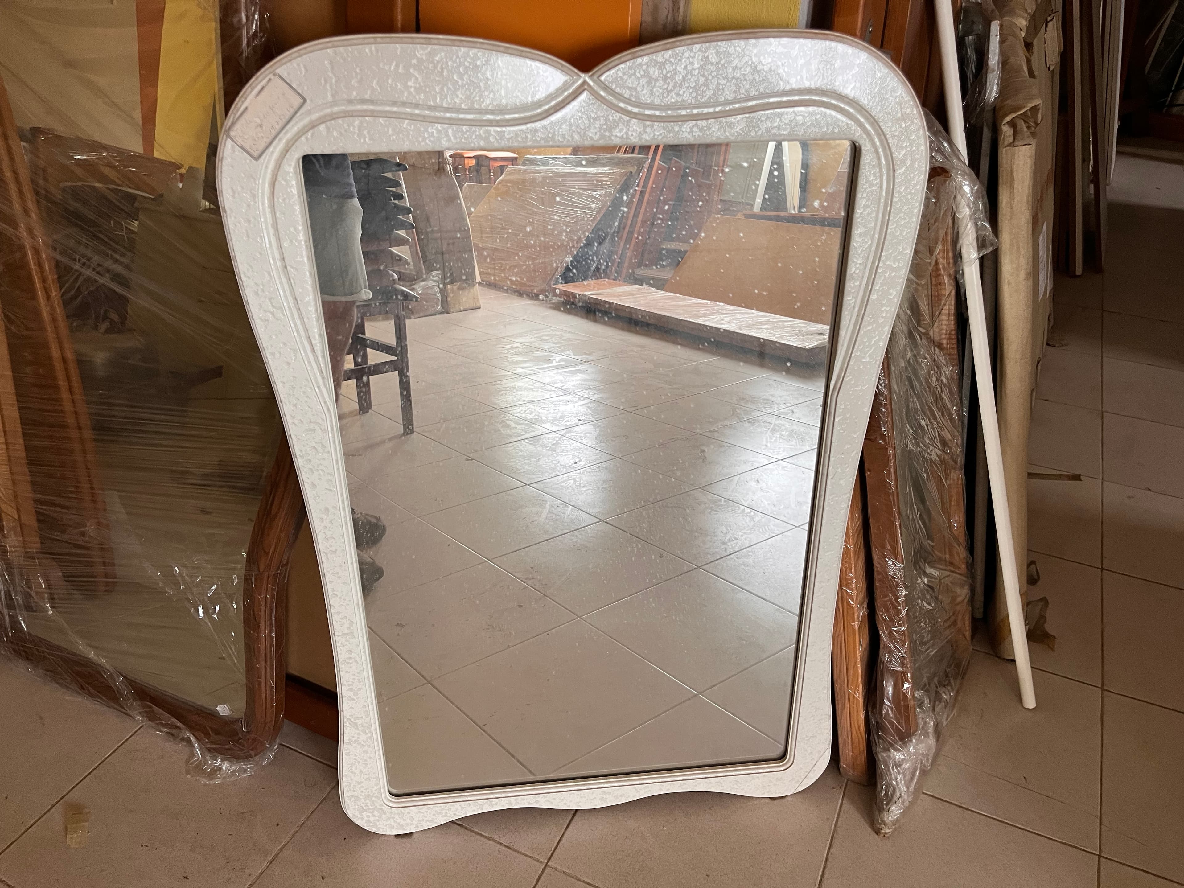 Lotes 211 a 245 · Mobiliário · Artigos de Decoração — imagem 14