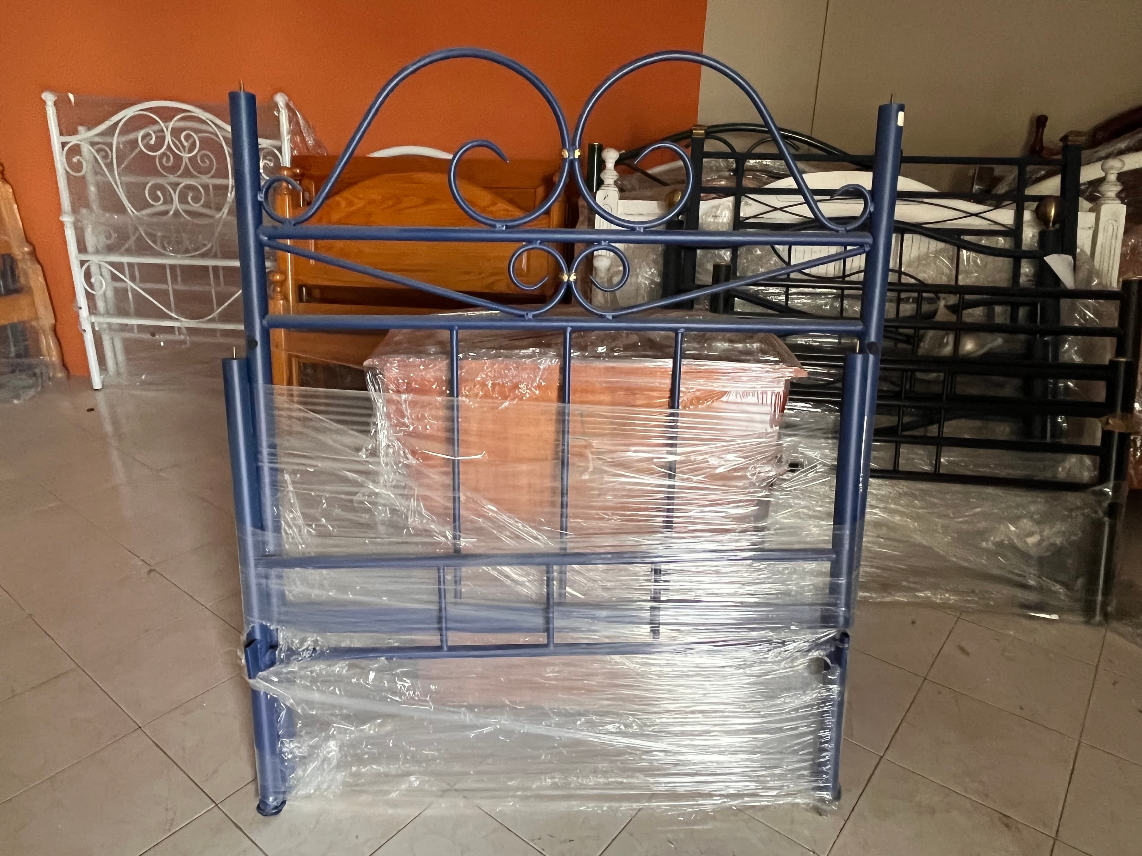 Lotes 281 a 315 · Mobiliário · Artigos de Decoração — imagem 11
